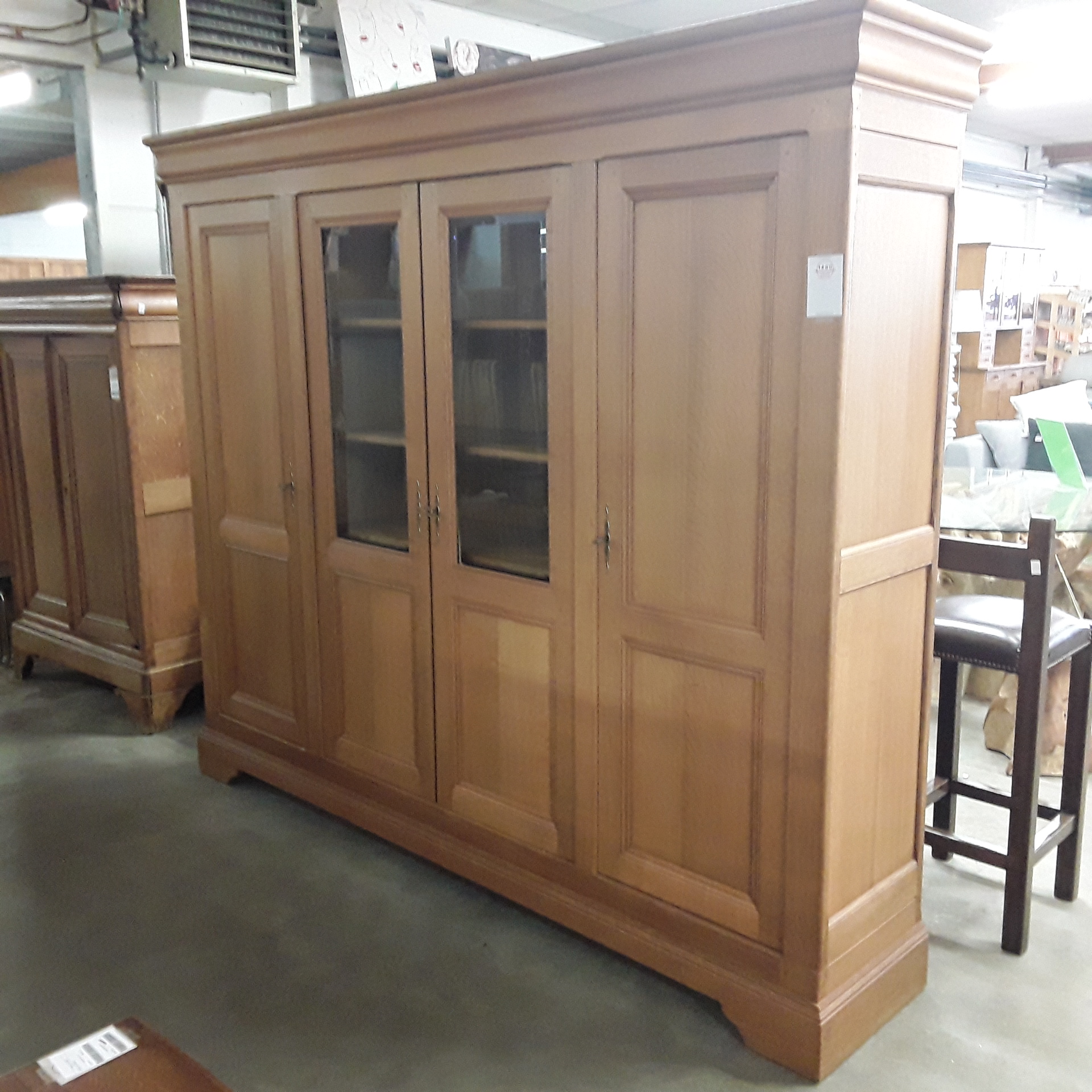 <p>Vitrine Louis-Philippe<br />4 portes<br />316,00 € T.T.C<br /><a href="/Article/121576?type=depose" style="color:white;" target="_blank">Lien vers l&#39;article</a></p>