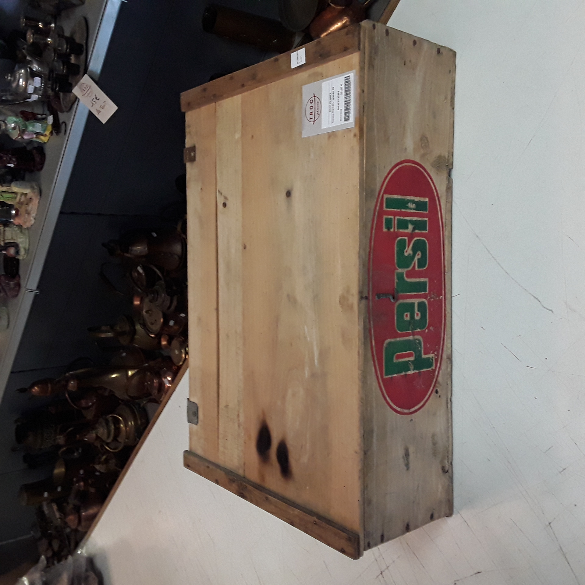 <p>Caisse PERSIL  année 50<br />30,00 € T.T.C<br /><a href="/Article/123398?type=depose" style="color:white;" target="_blank">Lien vers l'article</a></p>