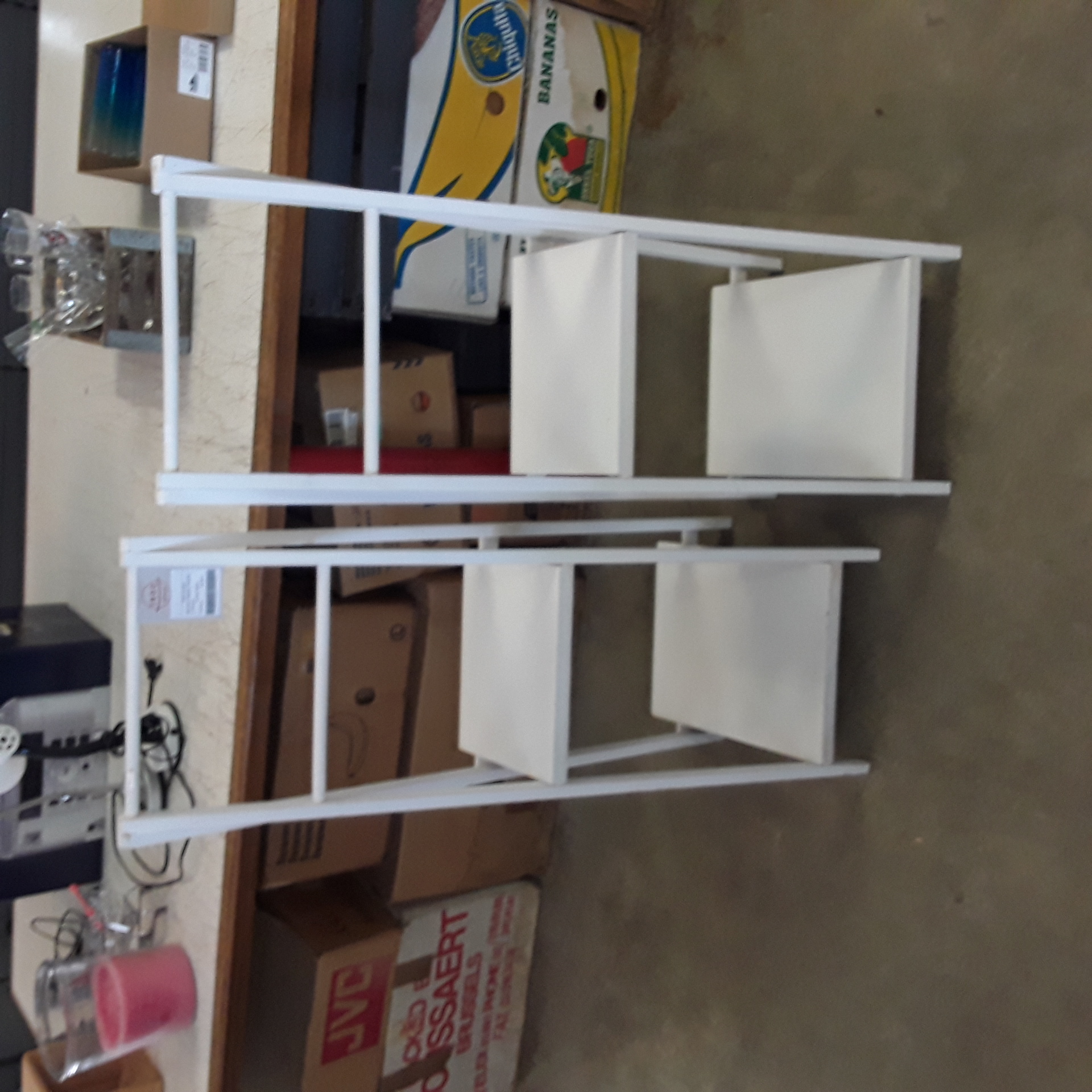 <p>Paire de 2 étagère  blanche<br /> 2 niveaux<br />20,00 € T.T.C<br /><a href="/Article/124024?type=depose" style="color:white;" target="_blank">Lien vers l'article</a></p>