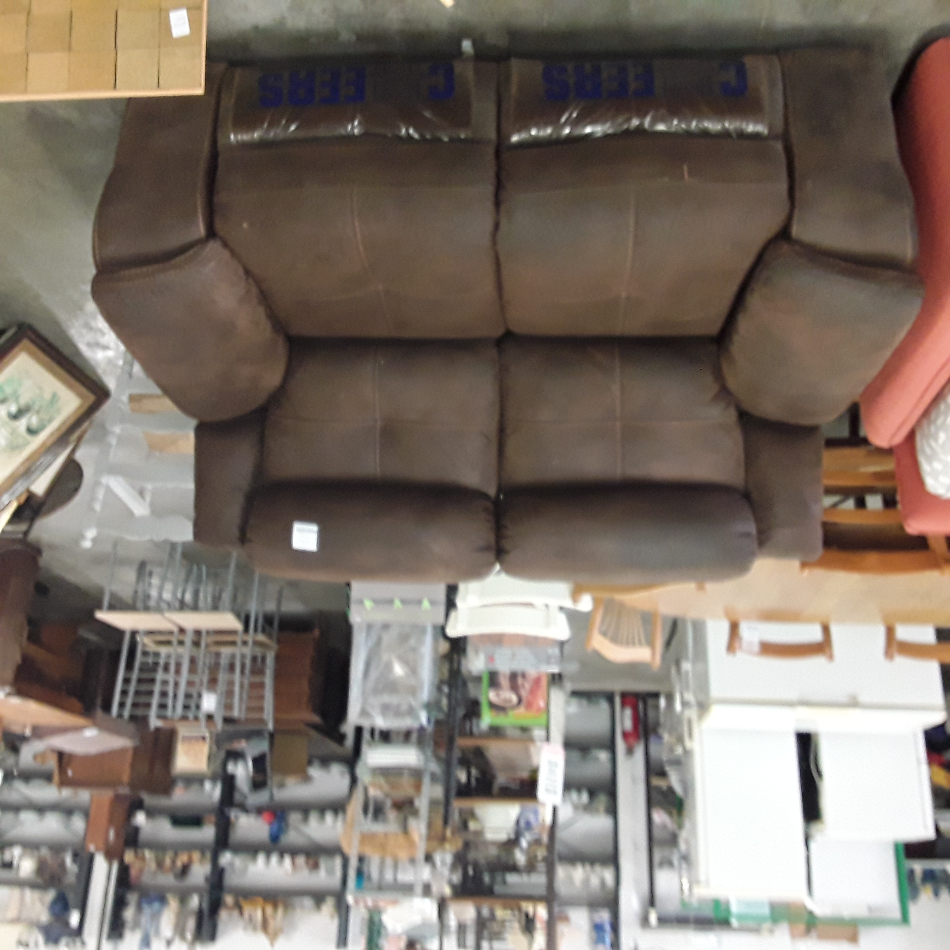 <p>Fauteuil 2 relax manuels <br />brun<br />125,00 € T.T.C<br /><a href="/Article/123070?type=depose" style="color:white;" target="_blank">Lien vers l'article</a></p>