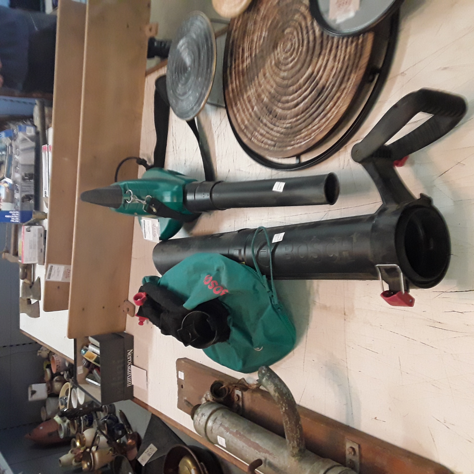 <p>Souffleur BOSCH<br />20,00 € T.T.C<br /><a href="/Article/123346?type=depose" style="color:white;" target="_blank">Lien vers l'article</a></p>