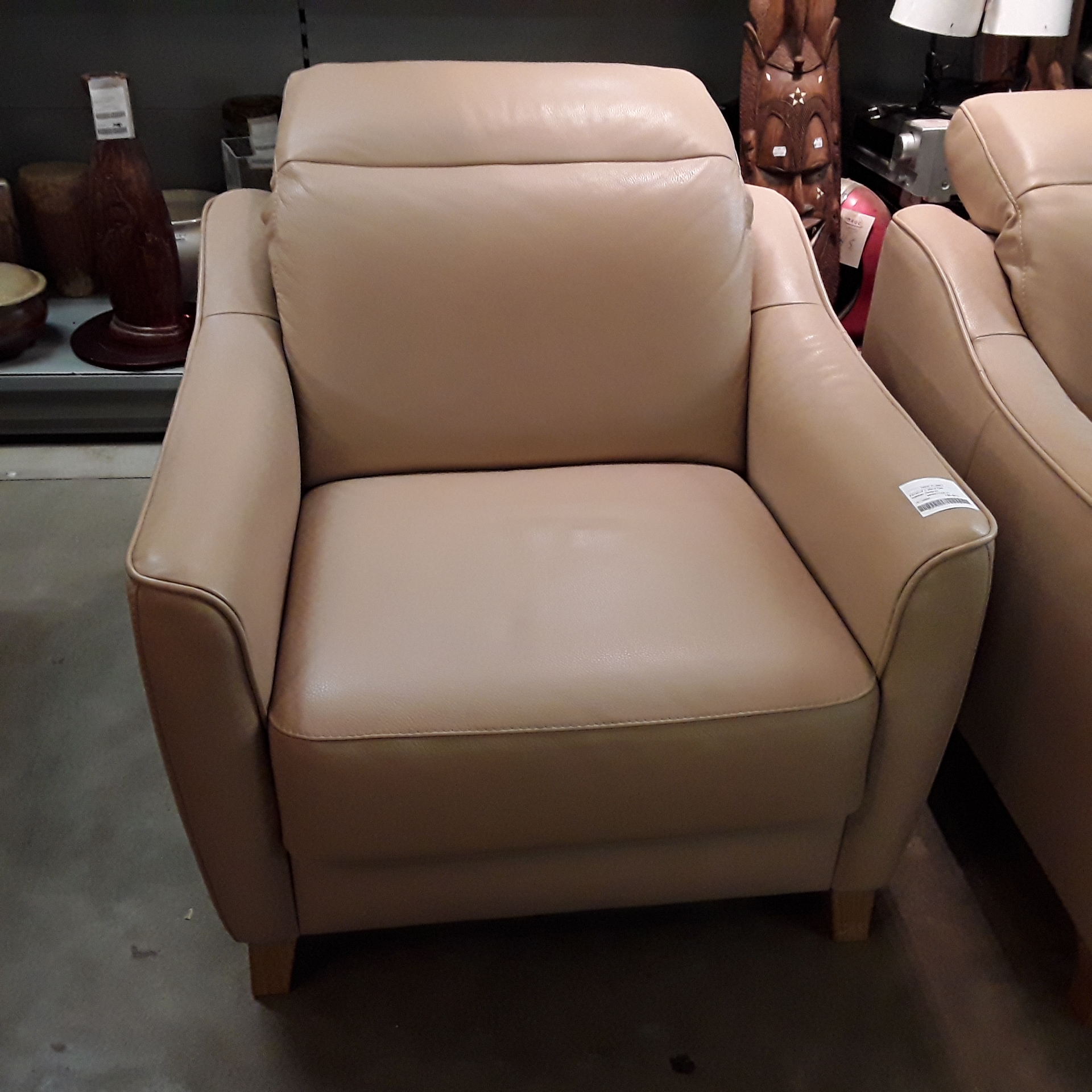 <p>Fauteuil 1 place fixe<br />Vastiau Godeau<br />125,00 € T.T.C<br /><a href="/Article/122721?type=depose" style="color:white;" target="_blank">Lien vers l&#39;article</a></p>