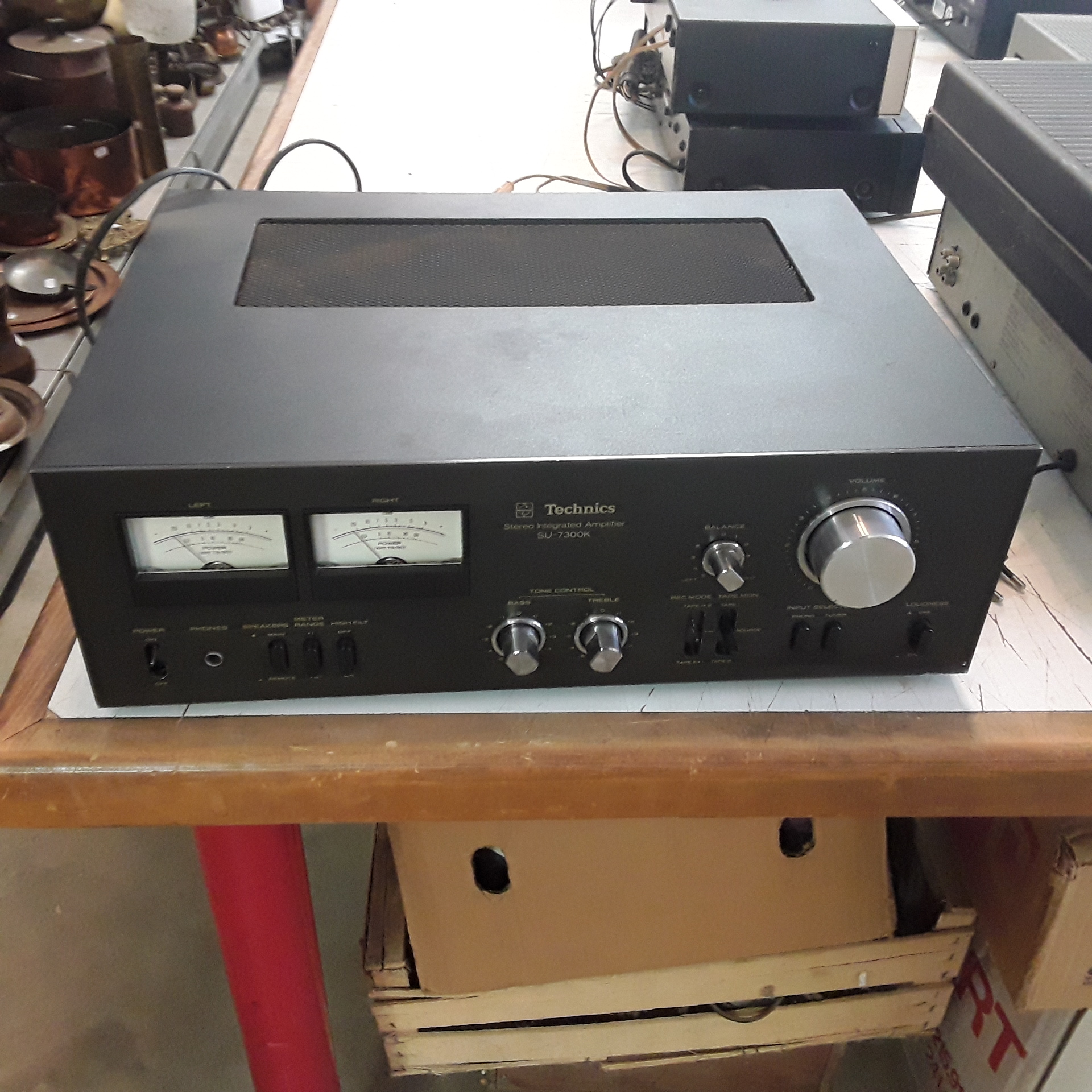 <p>Ampli Technics SU-7300K<br />60,00 € T.T.C<br /><a href="/Article/122140?type=depose" style="color:white;" target="_blank">Lien vers l&#39;article</a></p>