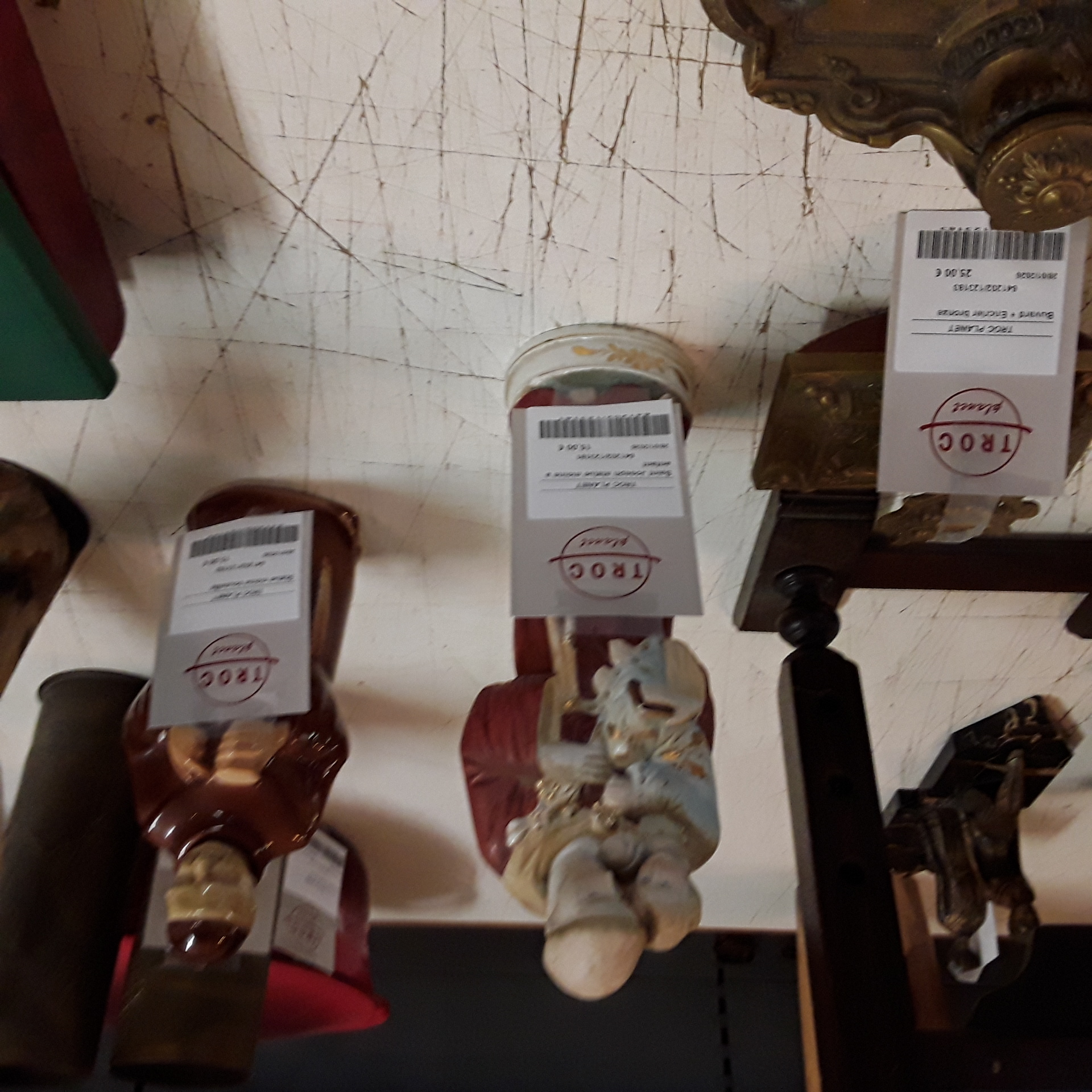 <p>Saint Joseph statue moine avec<br />enfant<br />15,00 € T.T.C<br /><a href="/Article/123181?type=depose" style="color:white;" target="_blank">Lien vers l'article</a></p>