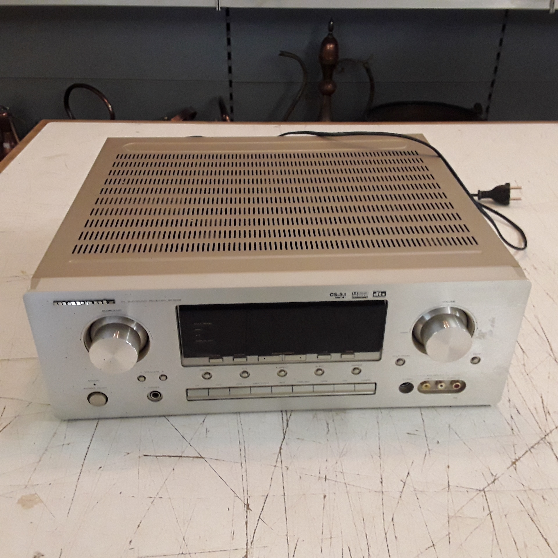 <p>Ampli Marantz SR7200<br />70,00 € T.T.C<br /><a href="/Article/122443?type=depose" style="color:white;" target="_blank">Lien vers l&#39;article</a></p>