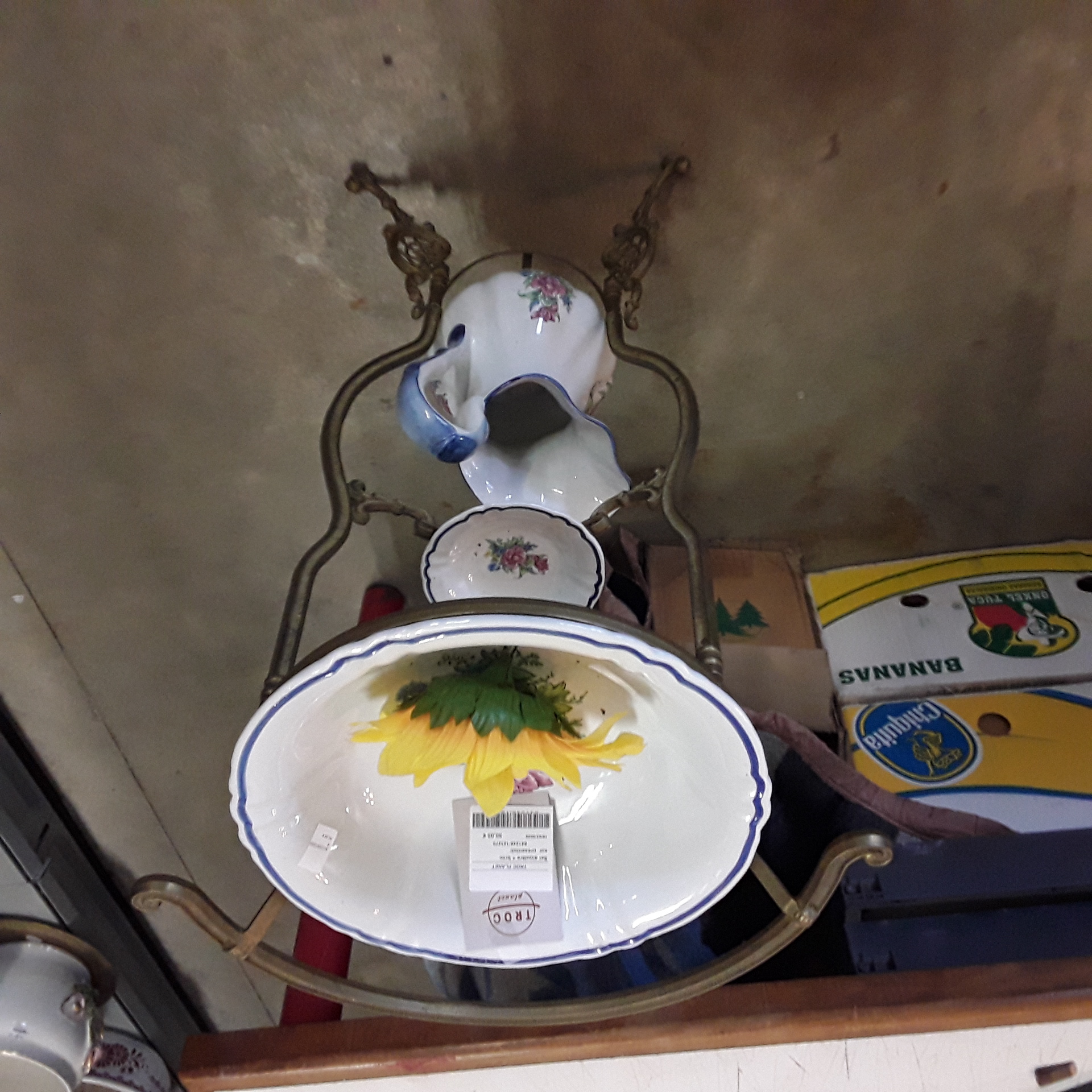 <p>Set aiguière + broc<br />sur  présentoir<br />50,00 € T.T.C<br /><a href="/Article/123270?type=depose" style="color:white;" target="_blank">Lien vers l'article</a></p>