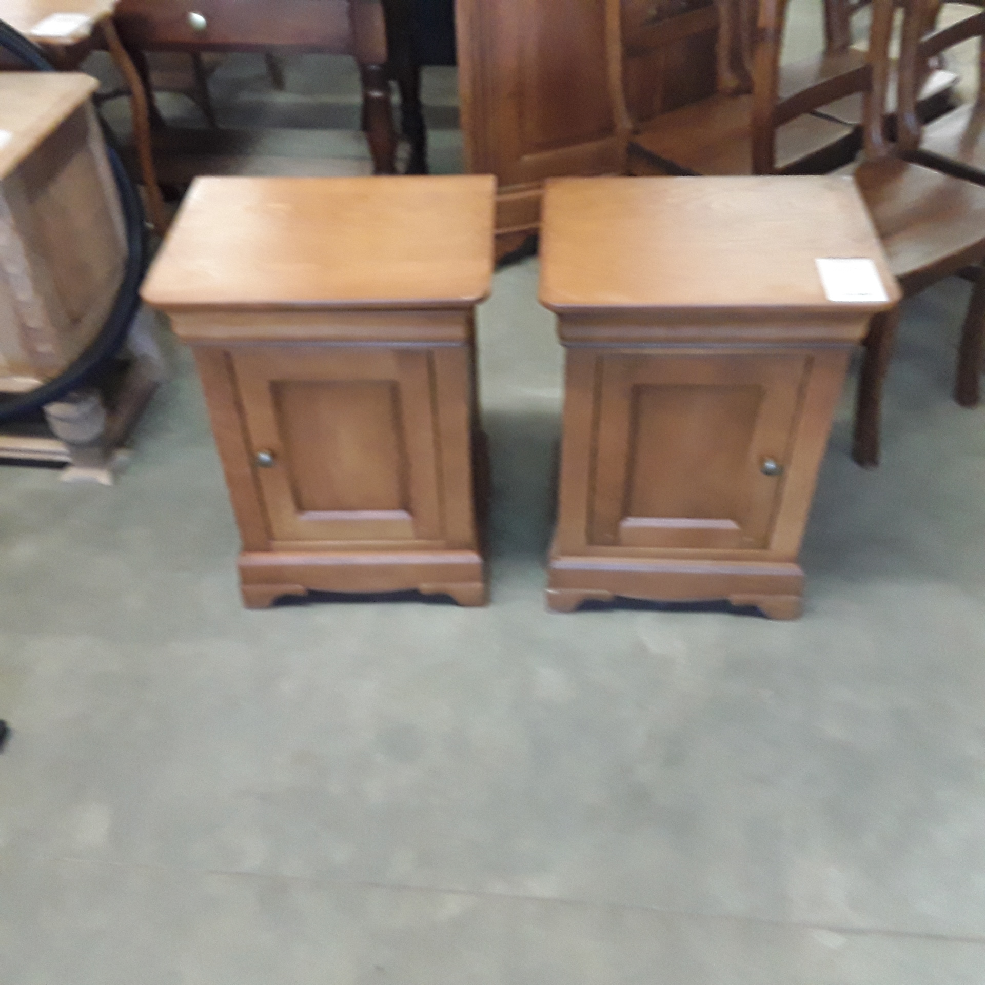 <p>Paire de chevets style<br />Louis-Philippe<br />60,00 € T.T.C<br /><a href="/Article/123057?type=depose" style="color:white;" target="_blank">Lien vers l'article</a></p>