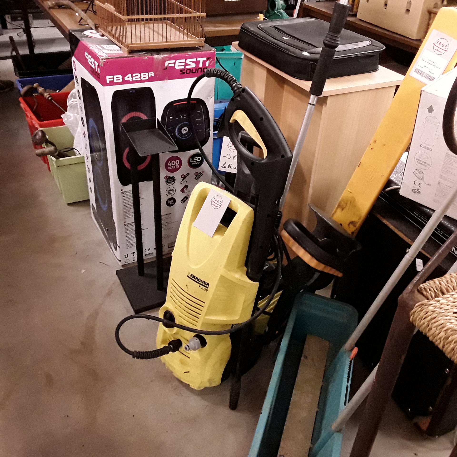 <p>Karcher avec brosse ronde<br />30,00 € T.T.C<br /><a href="/Article/122821?type=depose" style="color:white;" target="_blank">Lien vers l&#39;article</a></p>