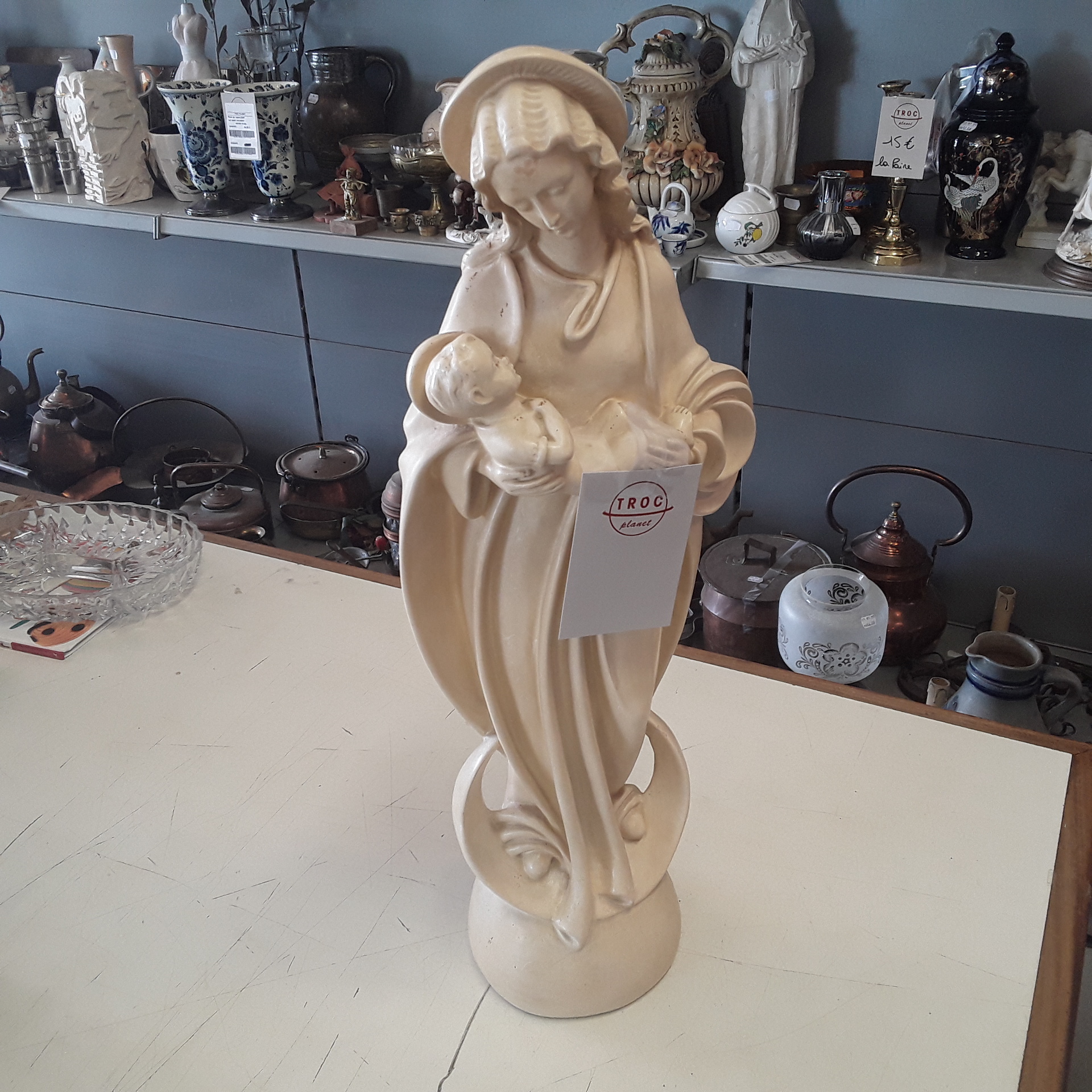 <p>Statue vierge à l'enfant<br />36,00 € T.T.C<br /><a href="/Article/121900?type=depose" style="color:white;" target="_blank">Lien vers l&#39;article</a></p>