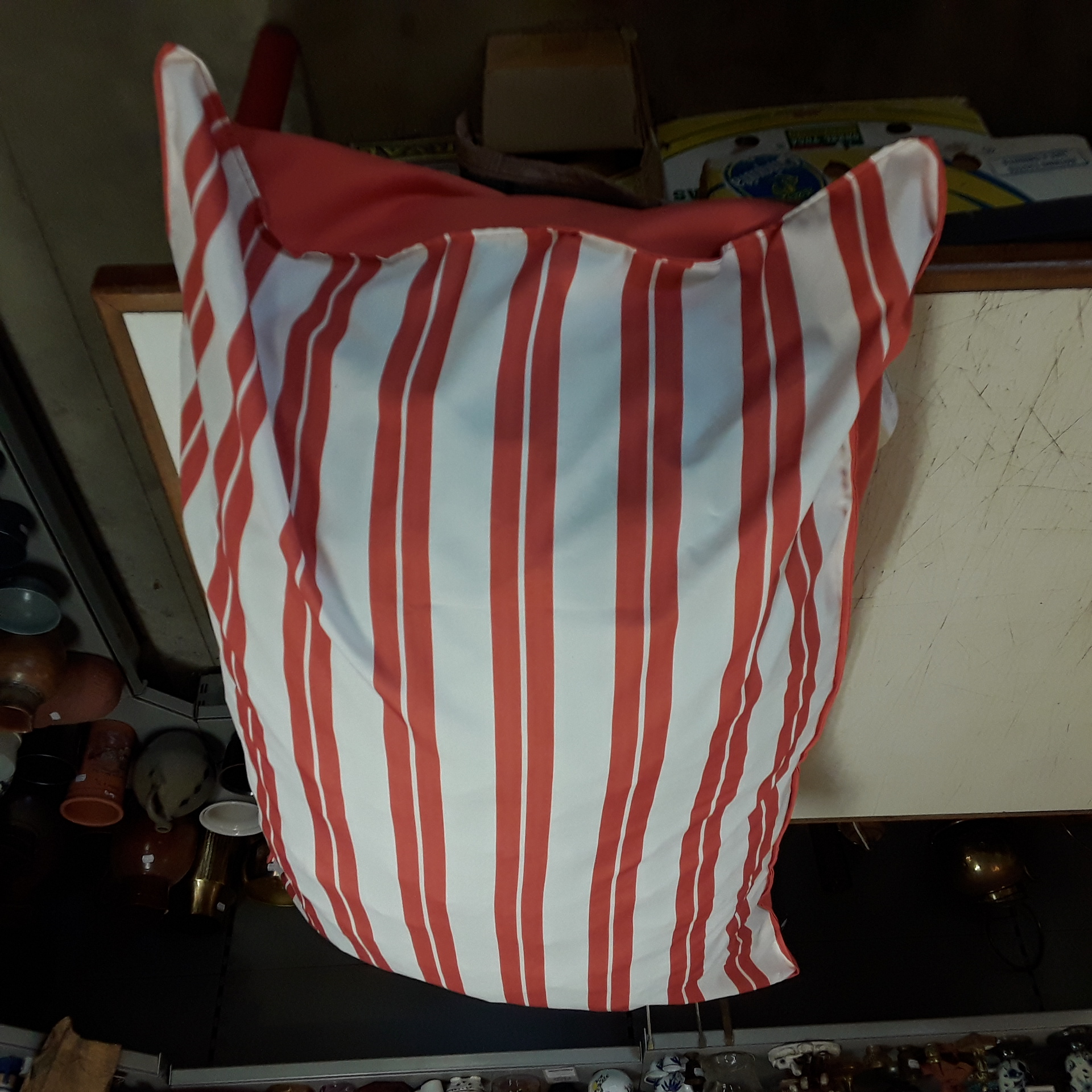 <p>Pouf Tropical Flamingo<br />90 x 140  A31118FLAM<br />89,00 € T.T.C<br /><a href="/Article/4326?type=neuf" style="color:white;" target="_blank">Lien vers l&#39;article</a></p>