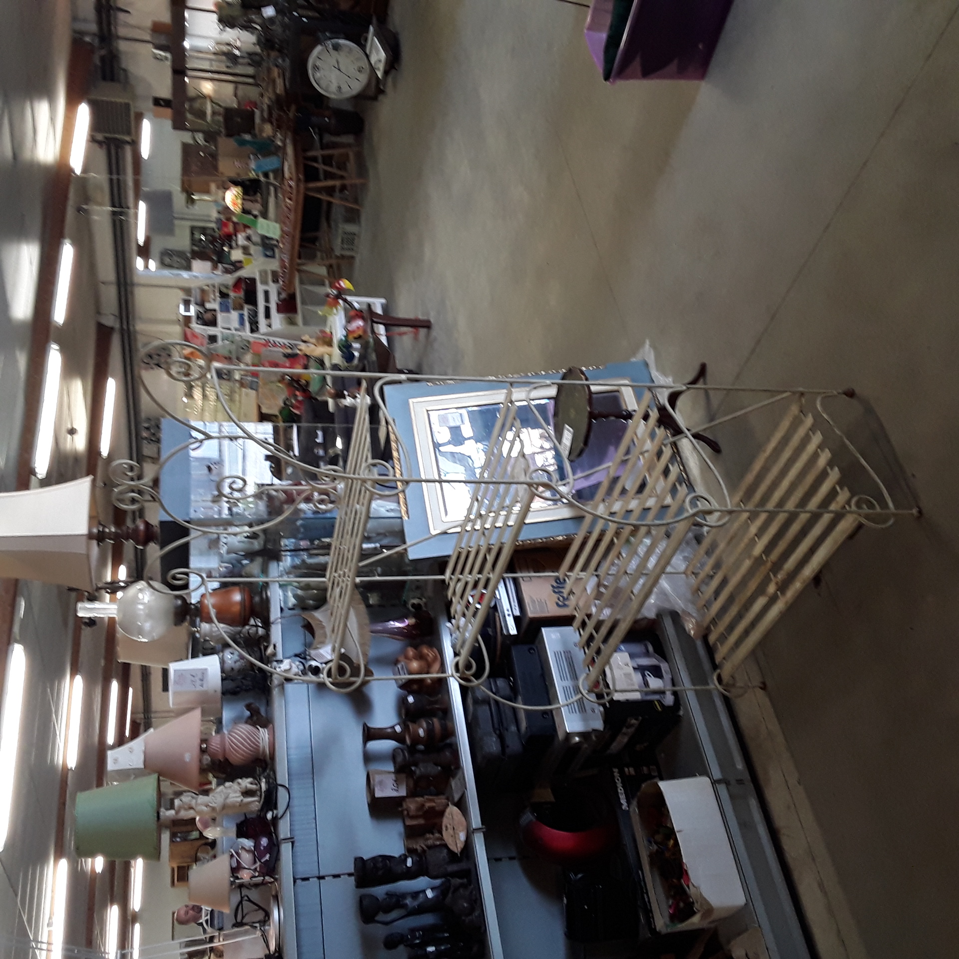 <p>Etagére Métal blanche<br />70,00 € T.T.C<br /><a href="/Article/123457?type=depose" style="color:white;" target="_blank">Lien vers l'article</a></p>