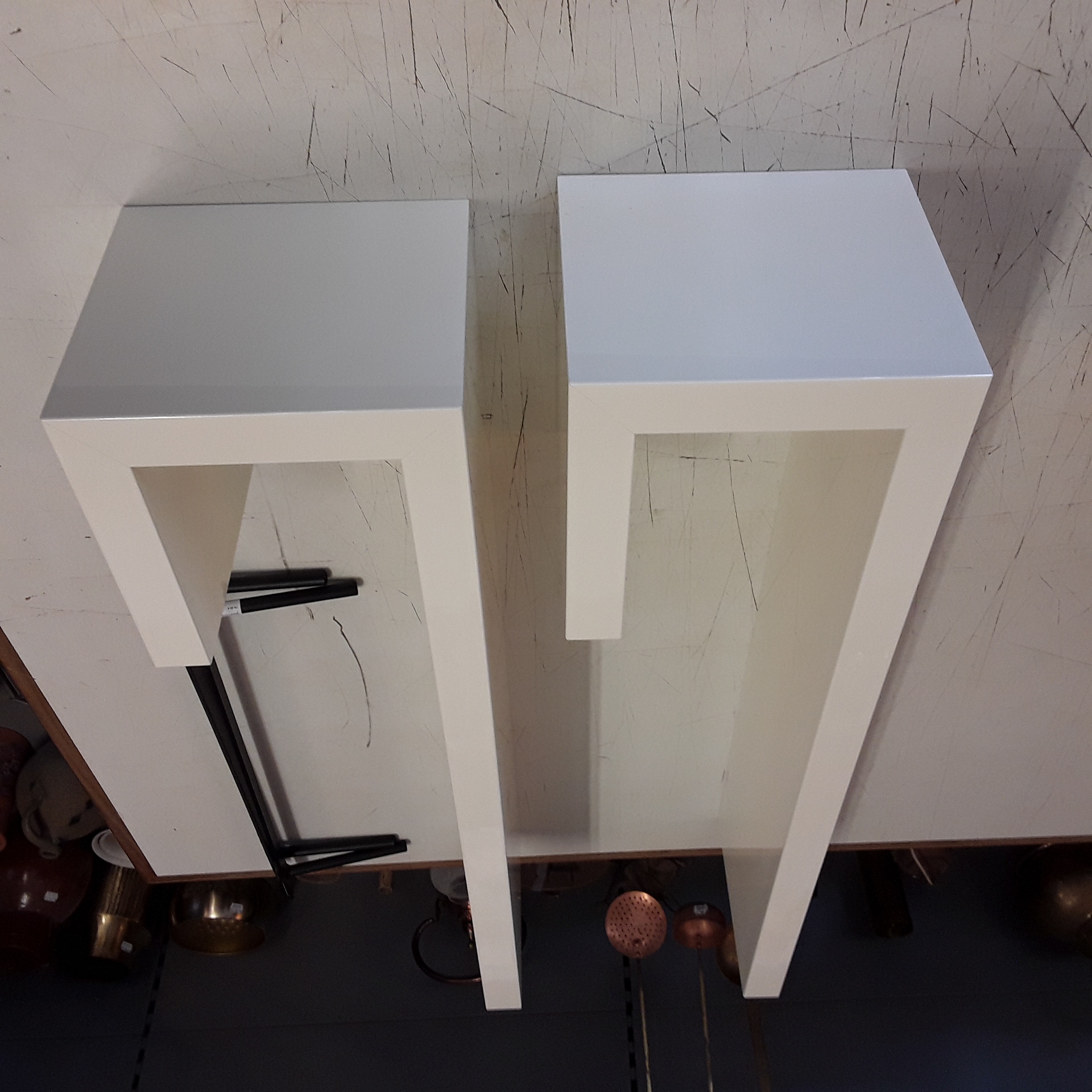 <p>Paire d'étagères à fixer au <br />mur Calligaris +ACS en clé<br />42,00 € T.T.C<br /><a href="/Article/121691?type=depose" style="color:white;" target="_blank">Lien vers l&#39;article</a></p>