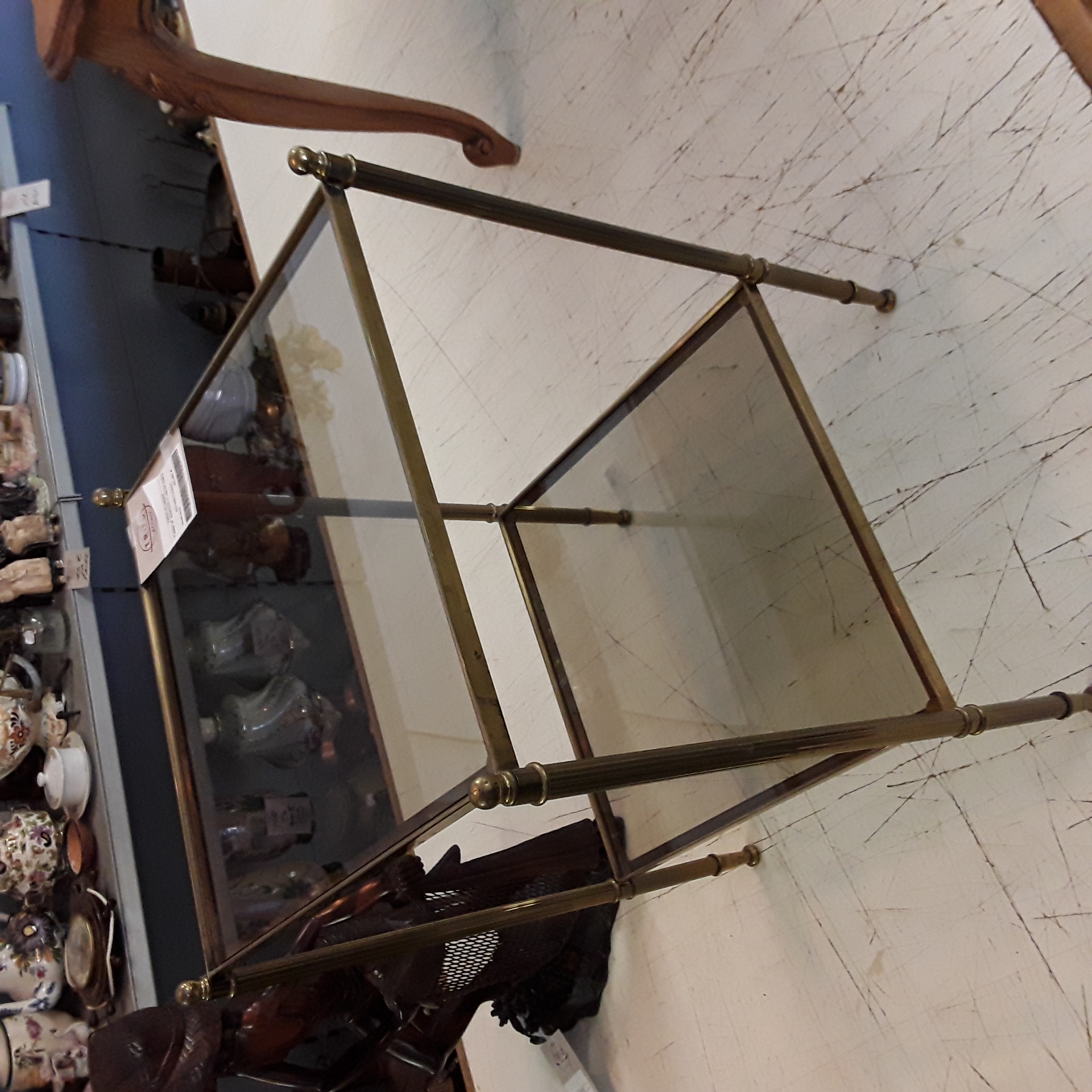 <p>Table d' appoint + verre métal<br />20,00 € T.T.C<br /><a href="/Article/123931?type=depose" style="color:white;" target="_blank">Lien vers l'article</a></p>