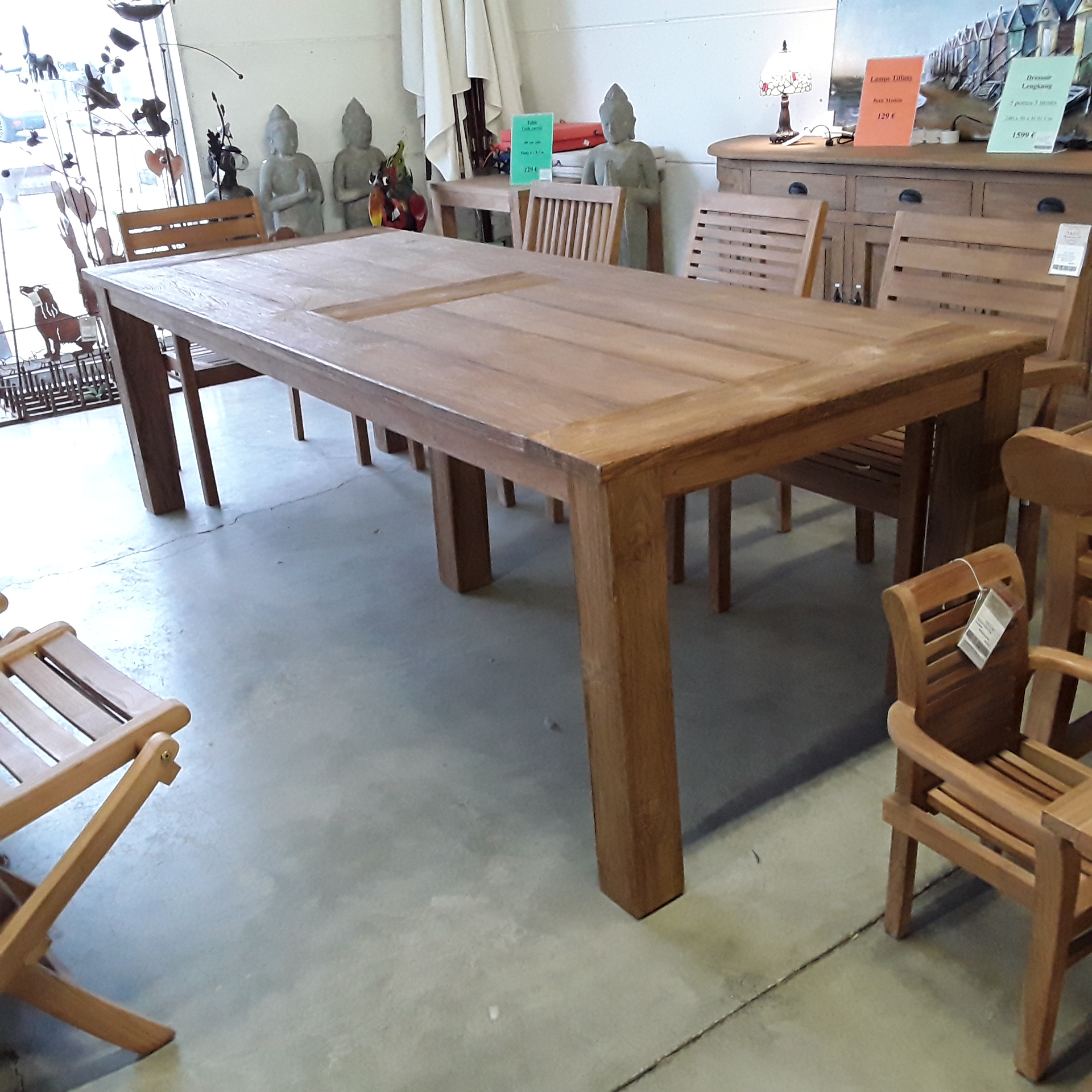 <p>Table Teck Manado<br />100 x 260 Cm (1)<br />1 299,00 € T.T.C<br /><a href="/Article/4553?type=neuf" style="color:white;" target="_blank">Lien vers l&#39;article</a></p>
