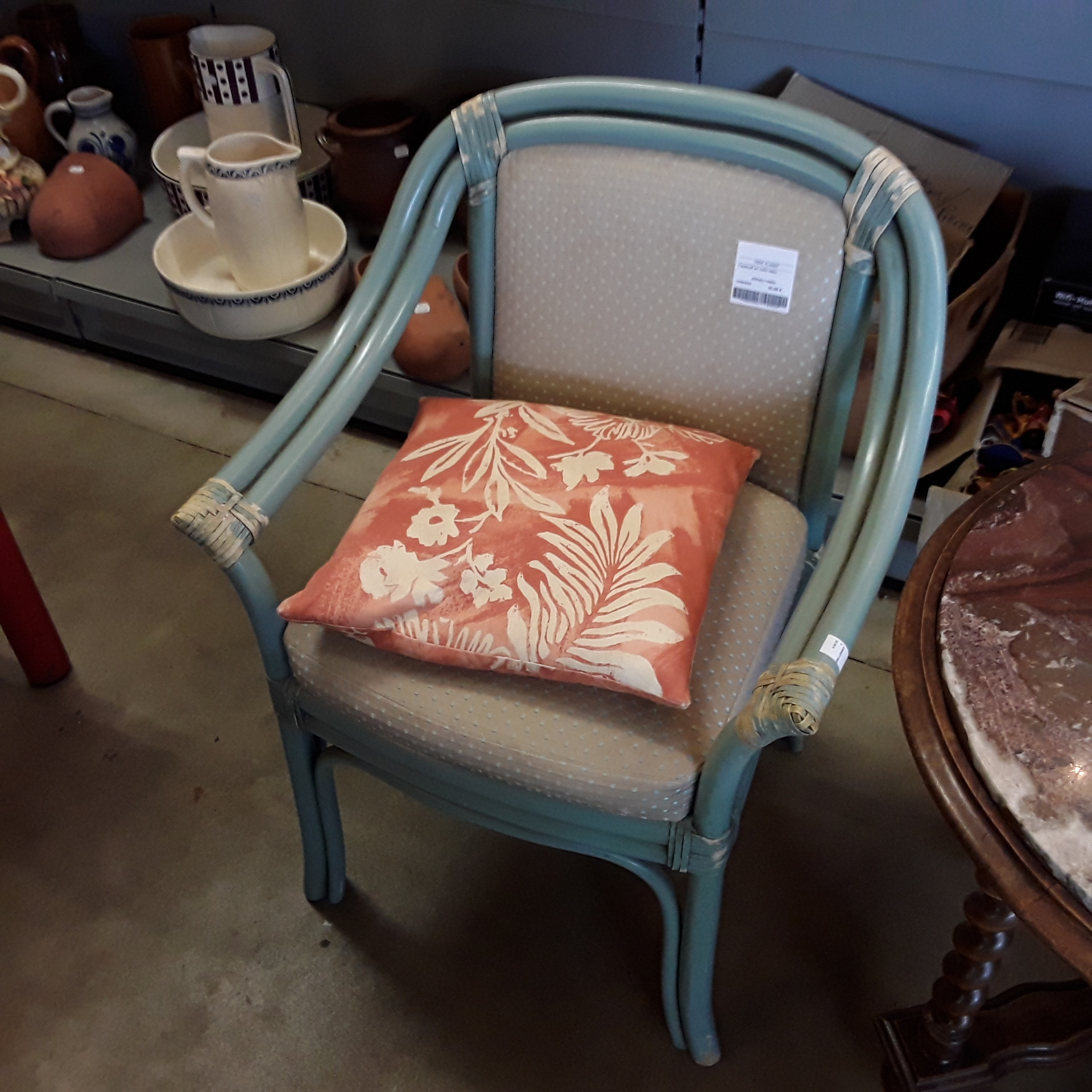 <p>Fauteuil en rotin bleu<br />7,00 € T.T.C<br /><a href="/Article/119602?type=depose" style="color:white;" target="_blank">Lien vers l&#39;article</a></p>