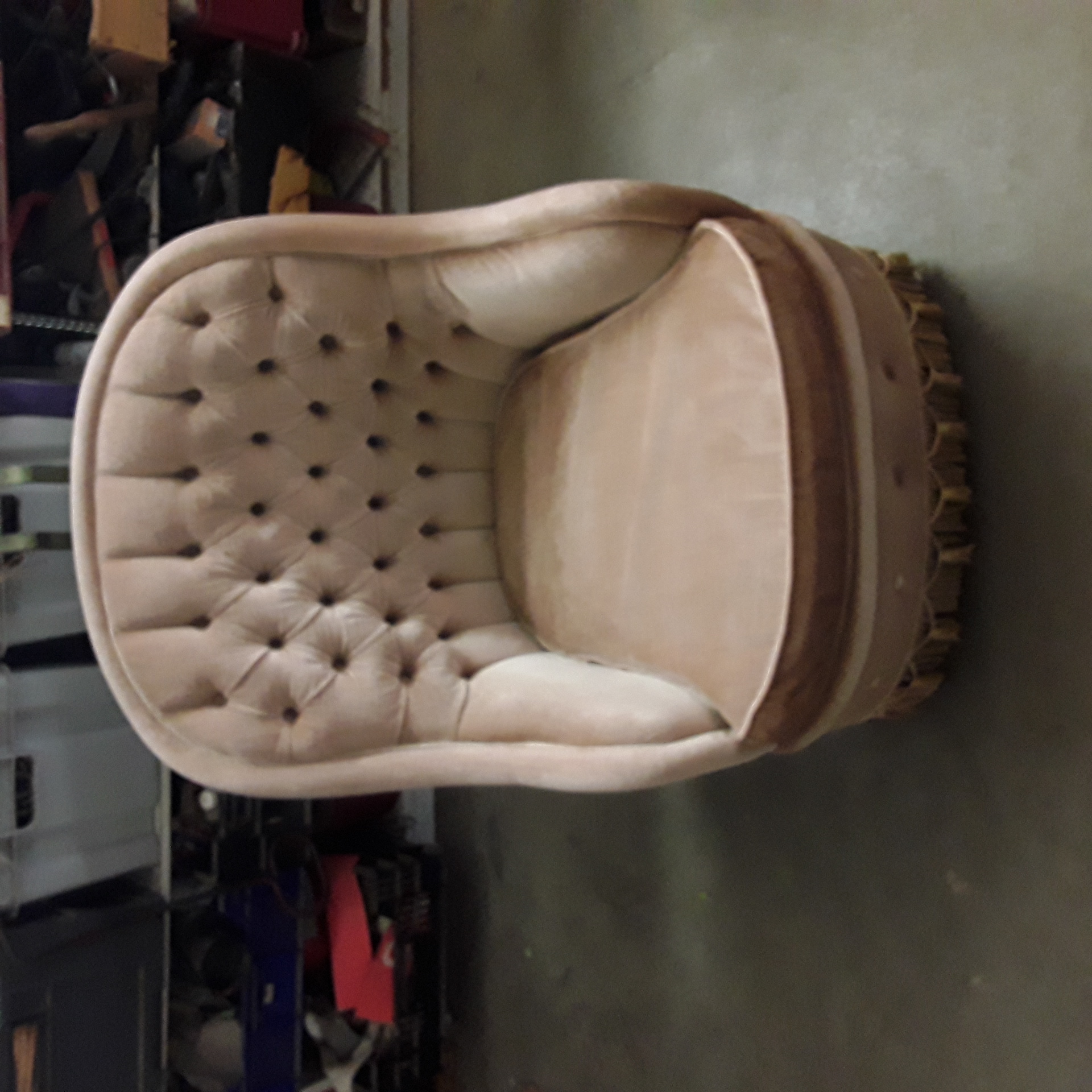<p>Fauteuil tissu  ocre <br />40,00 € T.T.C<br /><a href="/Article/124671?type=depose" style="color:white;" target="_blank">Lien vers l'article</a></p>