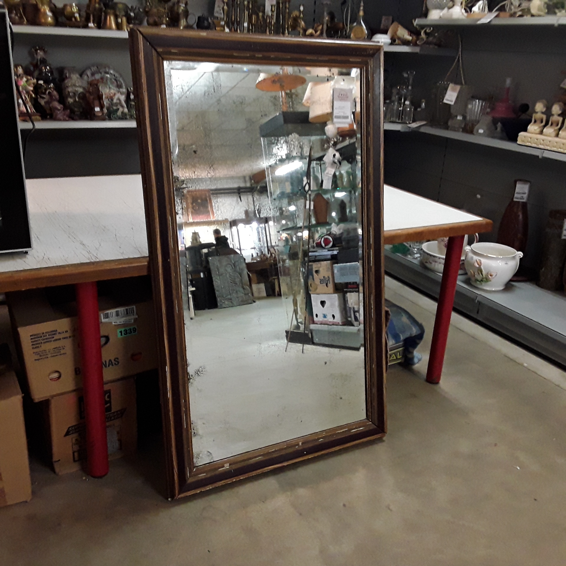 <p>Miroir 135 x 80 cm<br />48,00 € T.T.C<br /><a href="/Article/122924?type=depose" style="color:white;" target="_blank">Lien vers l'article</a></p>