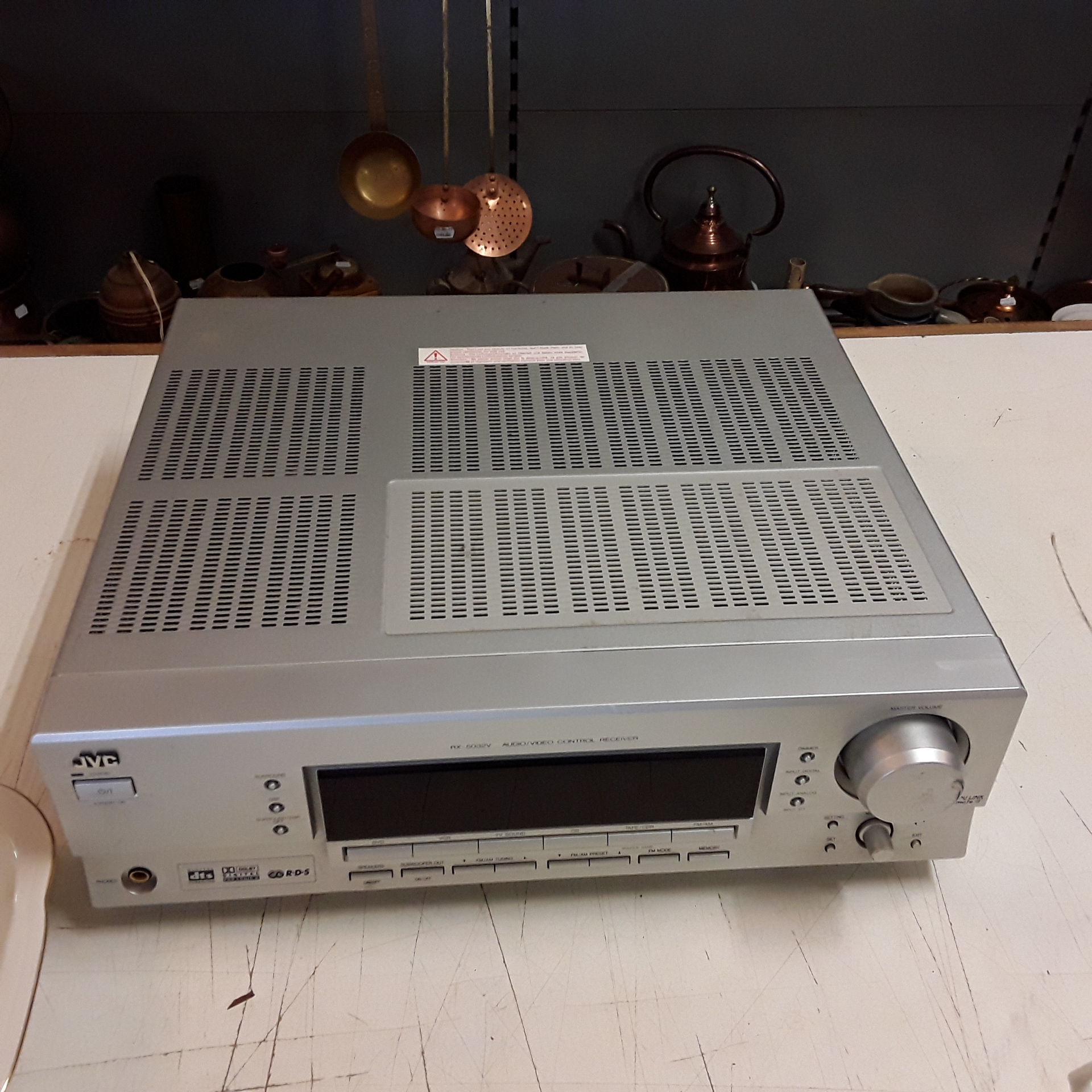 <p>Ampli JVC RX-5032V<br />50,00 € T.T.C<br /><a href="/Article/121484?type=depose" style="color:white;" target="_blank">Lien vers l&#39;article</a></p>
