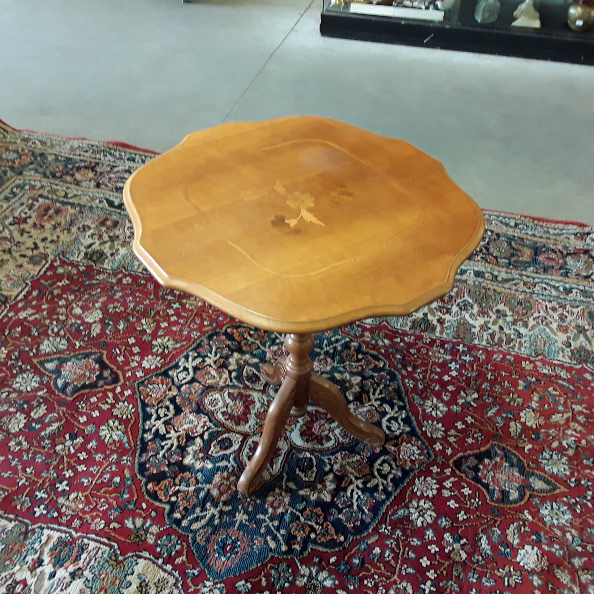 <p>Table d'appoint merisier ronde<br />20,00 € T.T.C<br /><a href="/Article/121517?type=depose" style="color:white;" target="_blank">Lien vers l&#39;article</a></p>