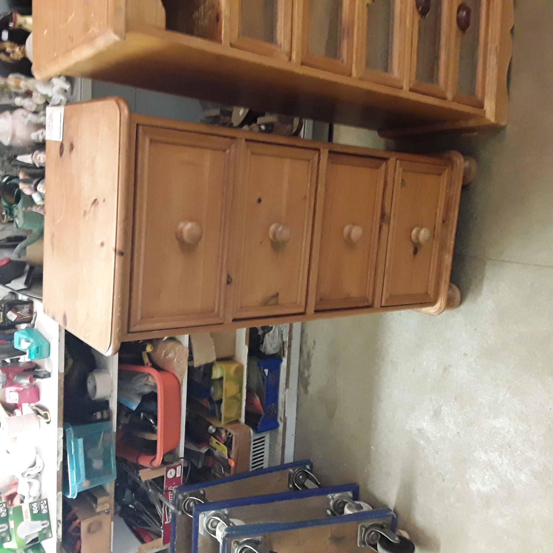 <p>Meuble en pin 4 tiroirs <br />style anglais <br />70,00 € T.T.C<br /><a href="/Article/123588?type=depose" style="color:white;" target="_blank">Lien vers l'article</a></p>