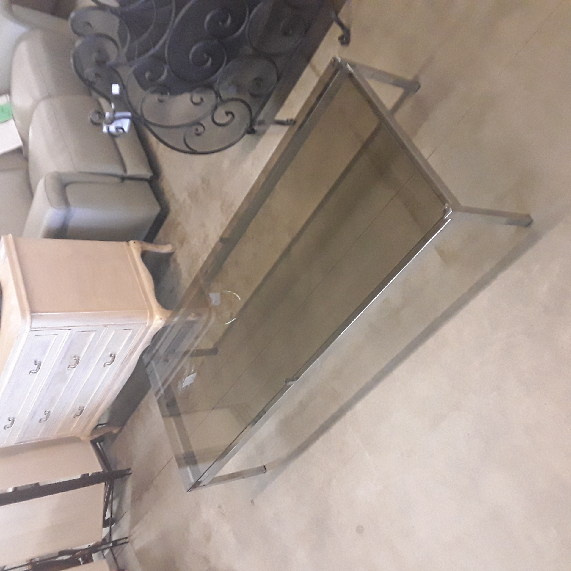 <p>Table de salon Métal + verre <br />fumé noir 150 x 60 x  H 37 cm<br />60,00 € T.T.C<br /><a href="/Article/124533?type=depose" style="color:white;" target="_blank">Lien vers l'article</a></p>