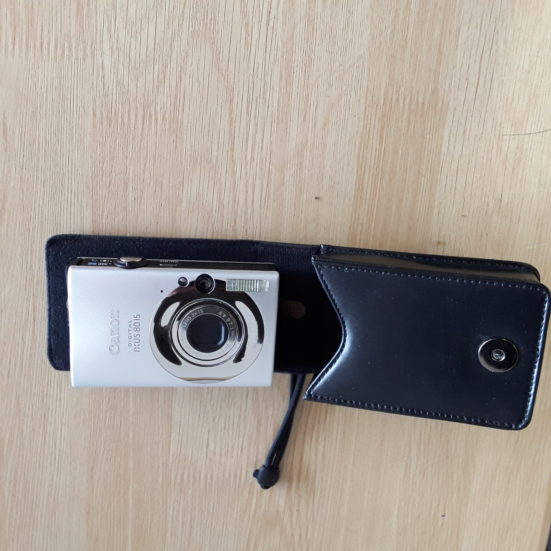 <p>Appareil photo CANON<br />IXUS  8015 Digital<br />40,00 € T.T.C<br /><a href="/Article/123946?type=depose" style="color:white;" target="_blank">Lien vers l'article</a></p>