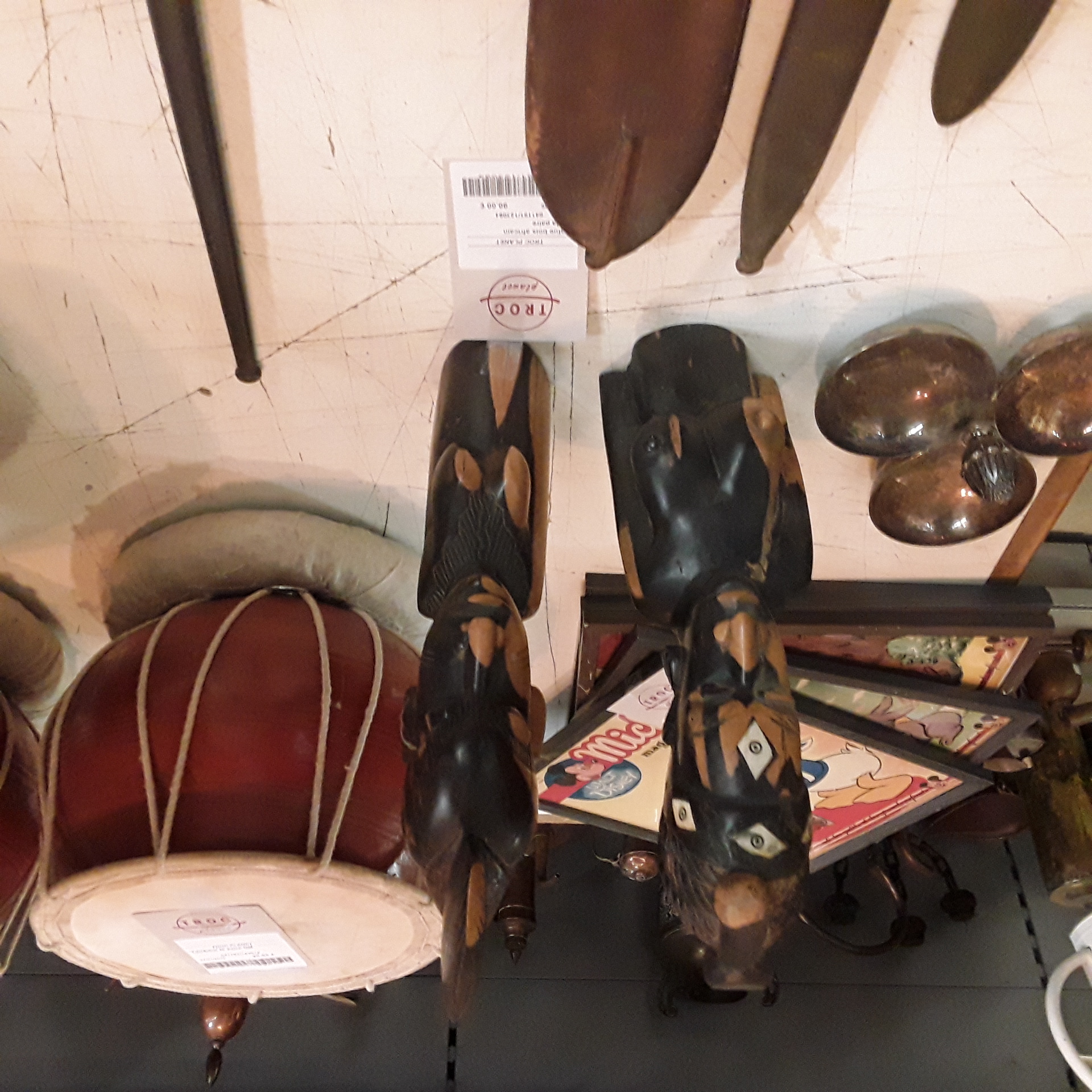 <p>Statue bois africain<br />Pm la paire<br />90,00 € T.T.C<br /><a href="/Article/123084?type=depose" style="color:white;" target="_blank">Lien vers l'article</a></p>