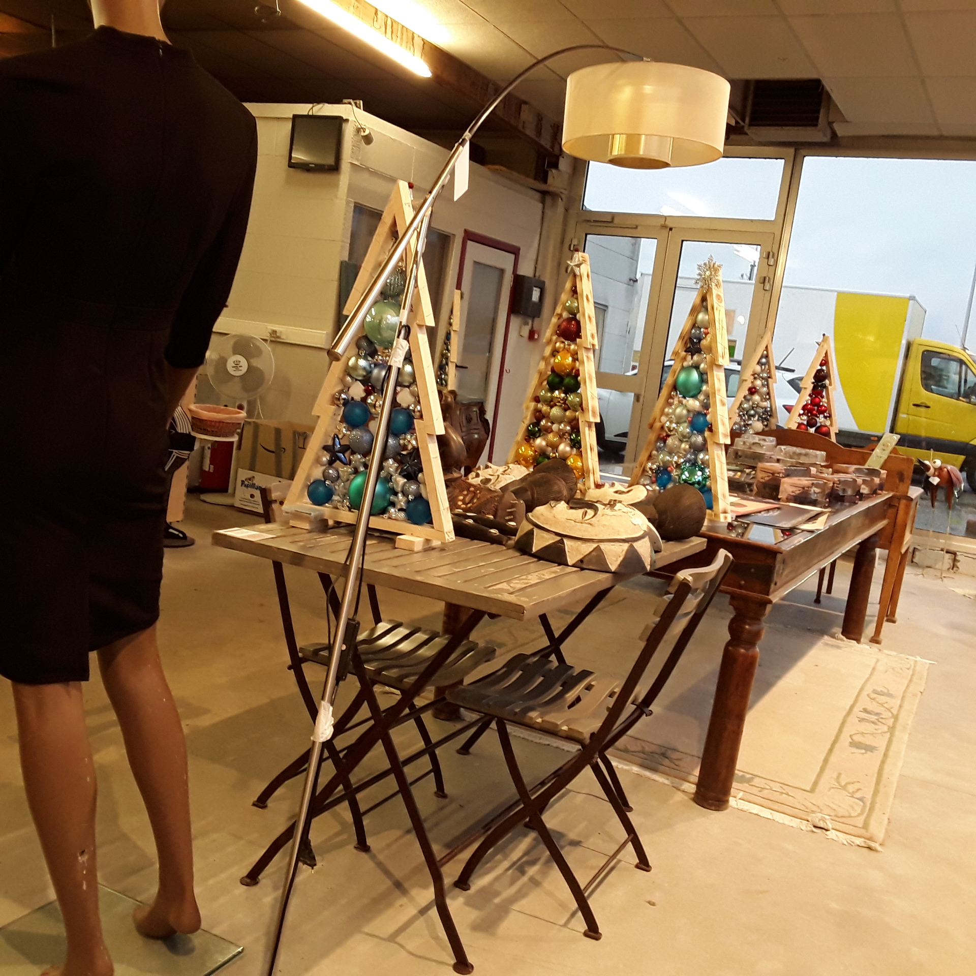 <p>Lampe arquée<br />150,00 € T.T.C<br /><a href="/Article/122809?type=depose" style="color:white;" target="_blank">Lien vers l&#39;article</a></p>