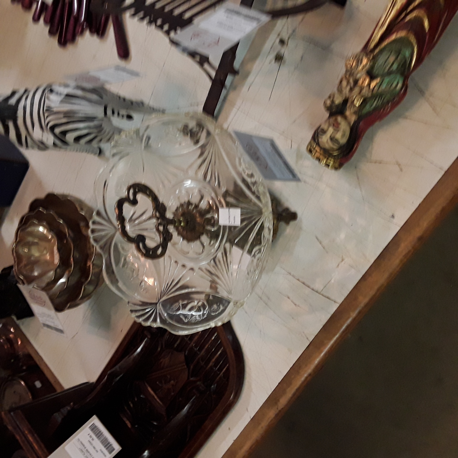 <p>Plateau à biscuit sur socle GM<br />40,00 € T.T.C<br /><a href="/Article/123545?type=depose" style="color:white;" target="_blank">Lien vers l'article</a></p>