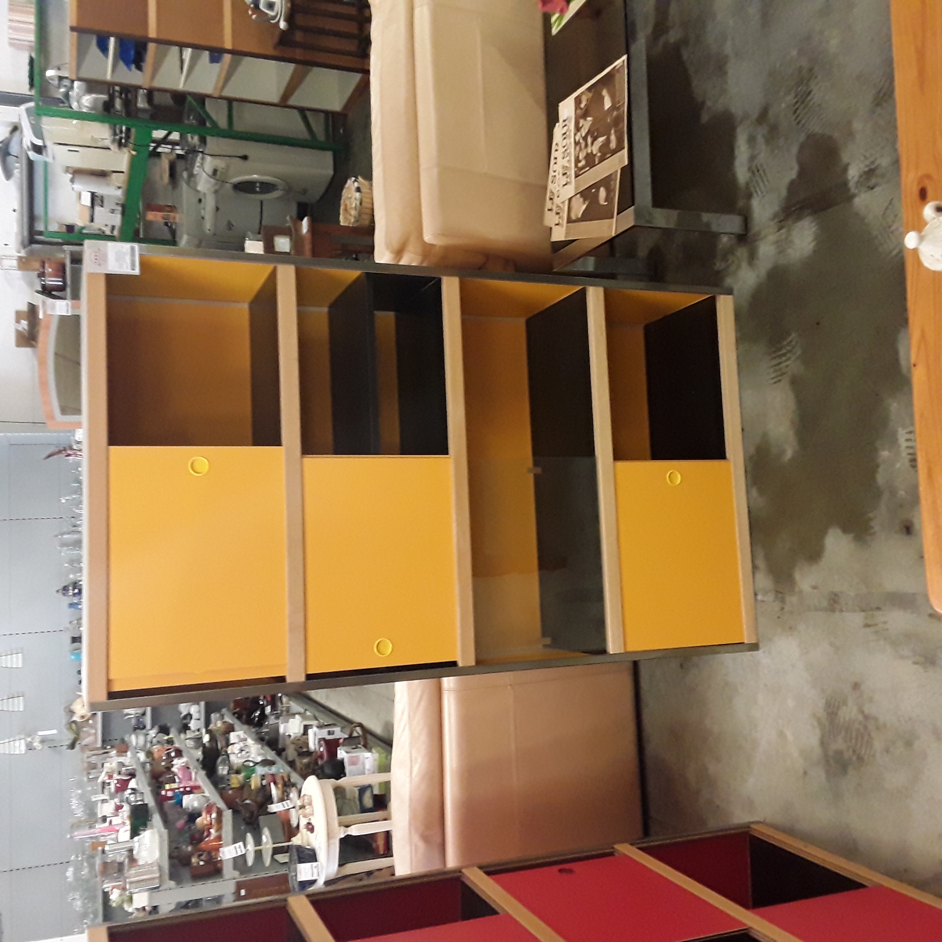 <p>Armoire KEWLOX jaune <br />8 portes coulissantes  + verre<br />80,00 € T.T.C<br /><a href="/Article/124009?type=depose" style="color:white;" target="_blank">Lien vers l'article</a></p>