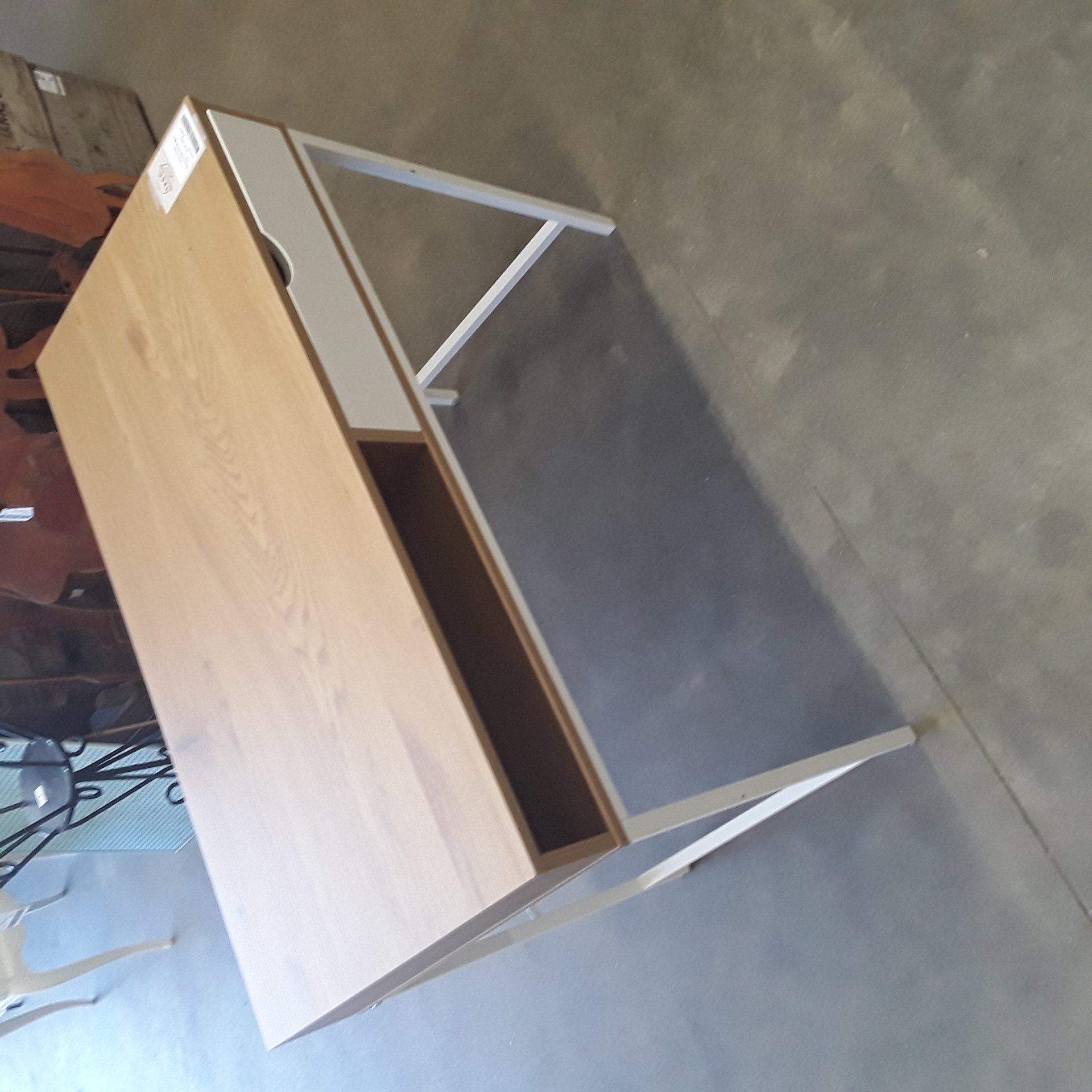<p>Bureau métal bois en hêtre<br /> 1 tiroir<br />32,00 € T.T.C<br /><a href="/Article/123967?type=depose" style="color:white;" target="_blank">Lien vers l'article</a></p>