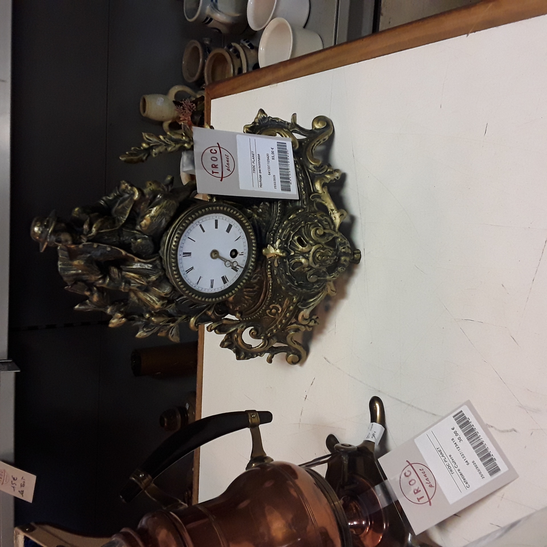 <p>Horloge personnage <br />85,00 € T.T.C<br /><a href="/Article/123420?type=depose" style="color:white;" target="_blank">Lien vers l'article</a></p>