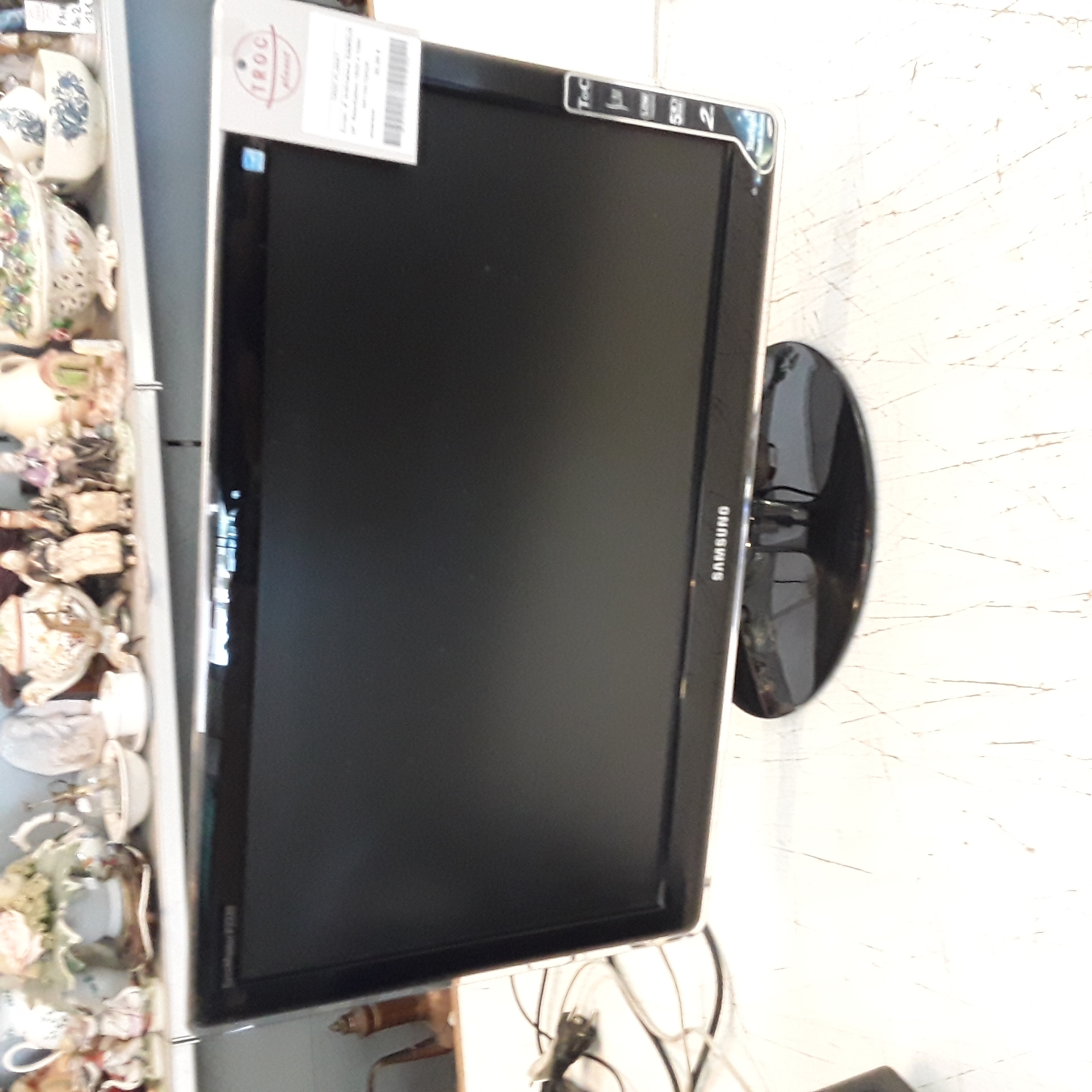 <p>Ecran  d' ordinateur SAMSUNG <br />24" Résolution 1920 x 1080<br />30,00 € T.T.C<br /><a href="/Article/124526?type=depose" style="color:white;" target="_blank">Lien vers l'article</a></p>