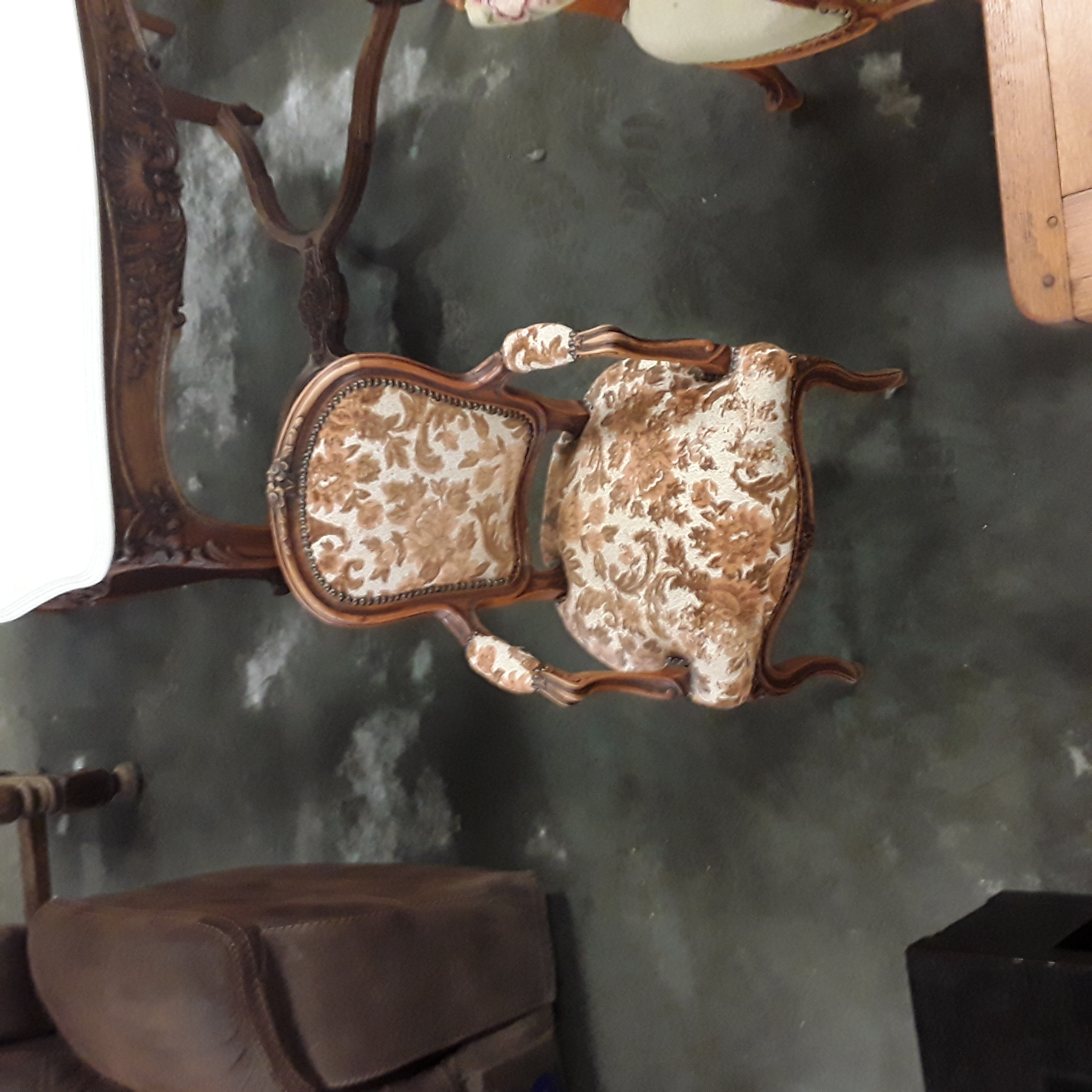 <p>Fauteuil enfant PM<br />style Louis XV<br />50,00 € T.T.C<br /><a href="/Article/123292?type=depose" style="color:white;" target="_blank">Lien vers l'article</a></p>