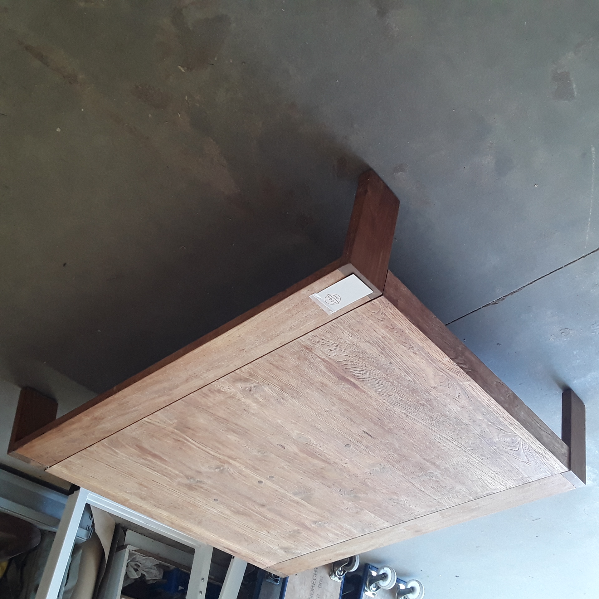 <p>Table de salon 120 x 120 Cm<br />H 26 Cm Teck<br />175,00 € T.T.C<br /><a href="/Article/121334?type=depose" style="color:white;" target="_blank">Lien vers l&#39;article</a></p>