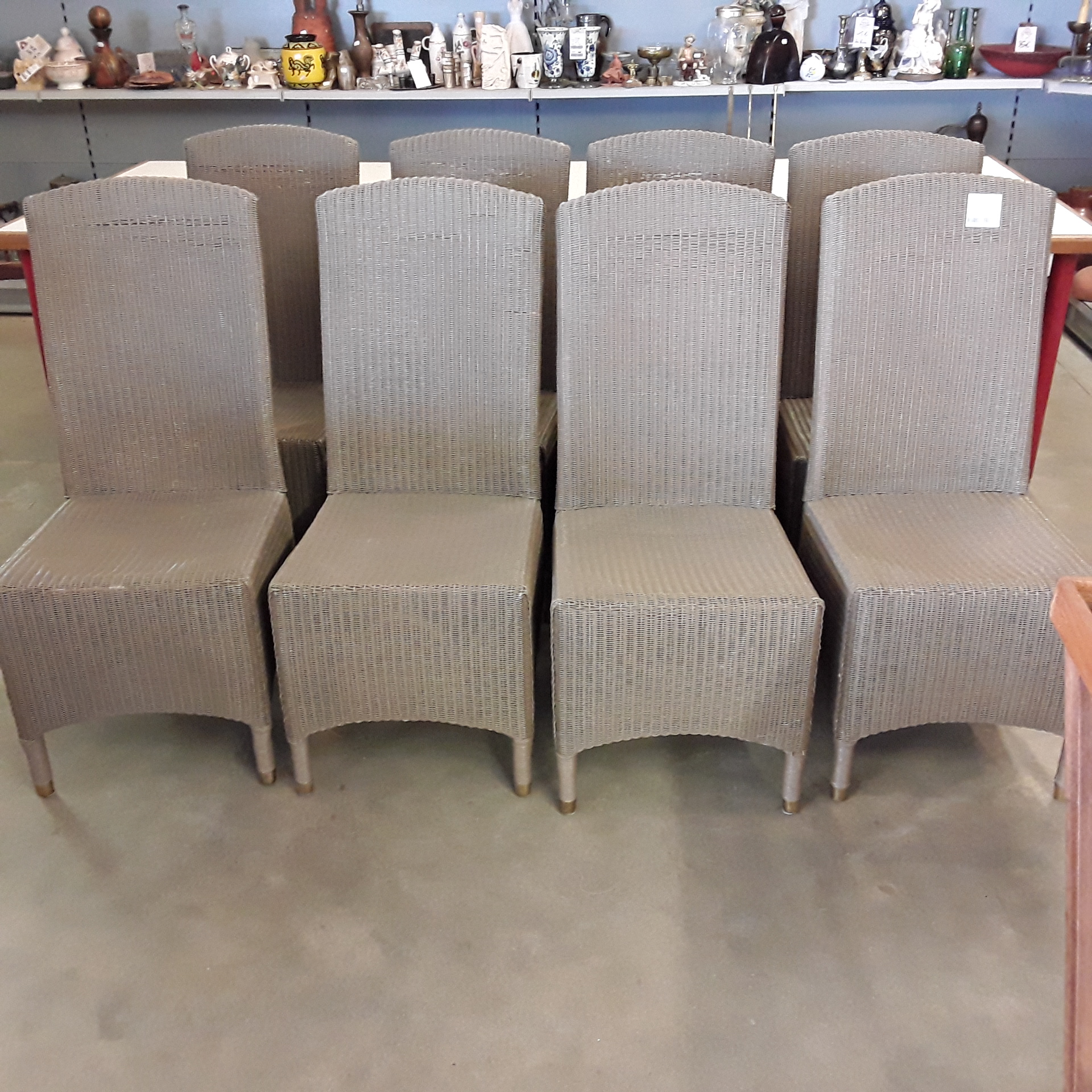 <p>Lot de 8 chaises dossiers<br />haut en rotin<br />195,00 € T.T.C<br /><a href="/Article/122111?type=depose" style="color:white;" target="_blank">Lien vers l&#39;article</a></p>