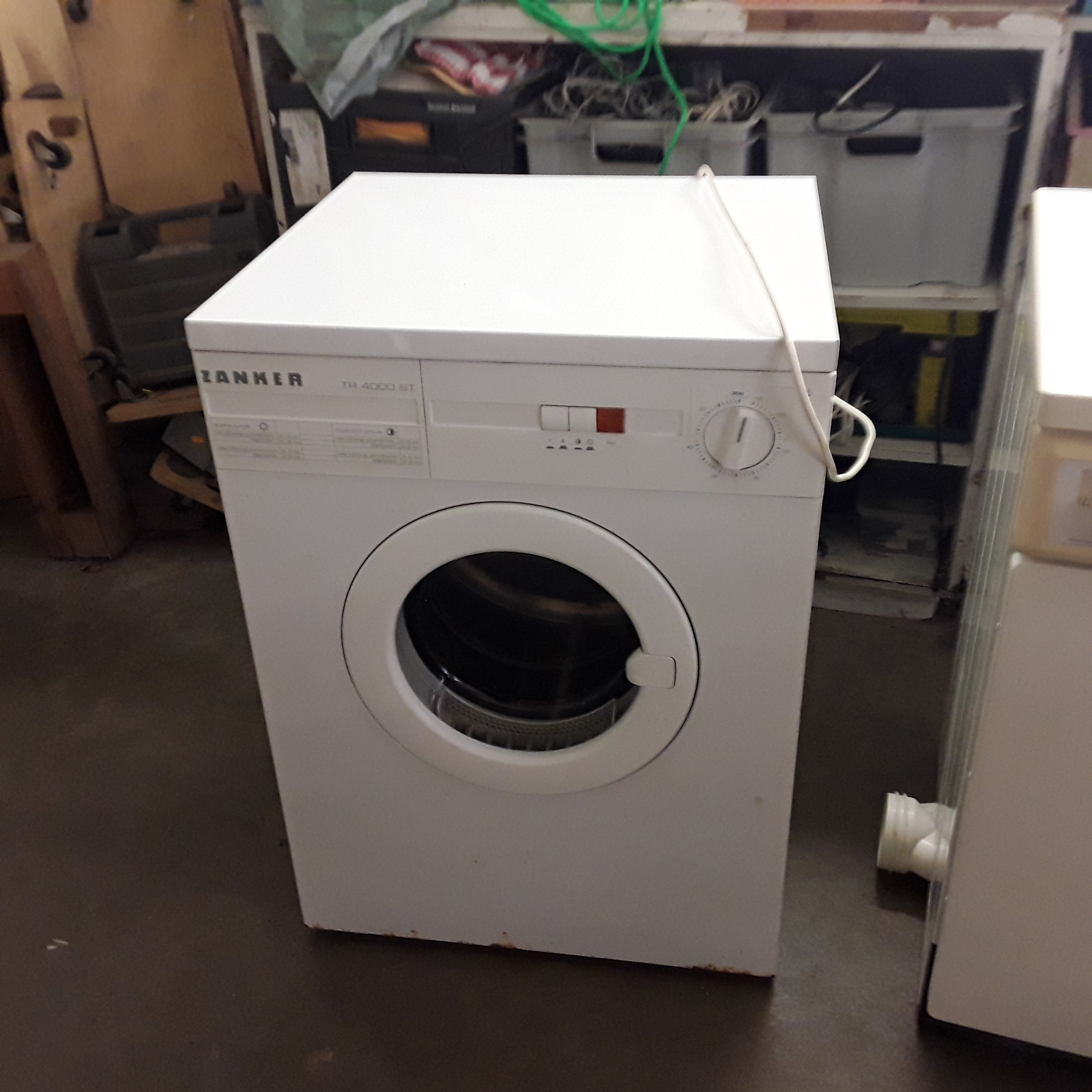 <p>Séchoir à évacuation Zanker<br />TR 4000 ST<br />48,00 € T.T.C<br /><a href="/Article/122562?type=depose" style="color:white;" target="_blank">Lien vers l&#39;article</a></p>