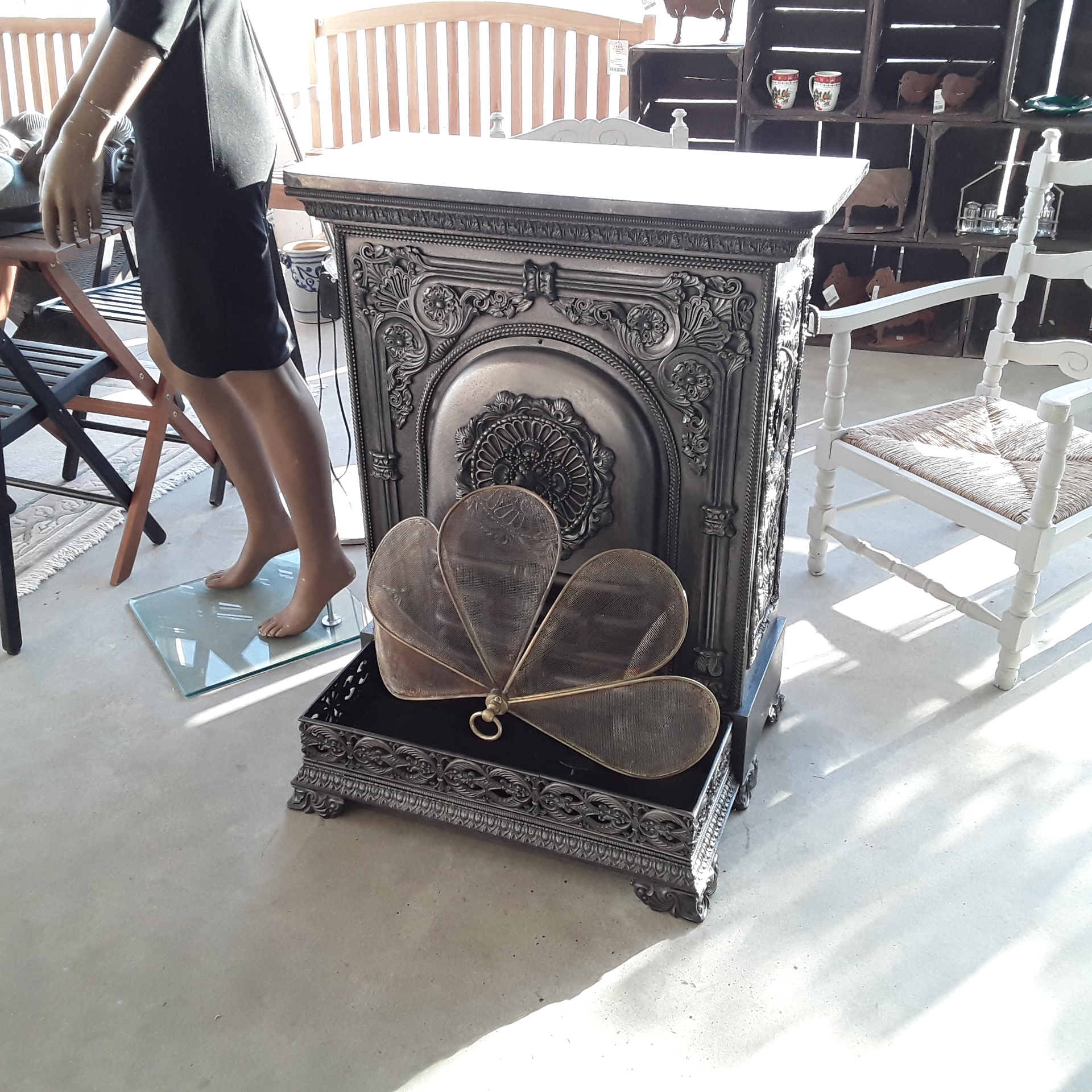 <p>Poêle en fonte avec marbre<br />300,00 € T.T.C<br /><a href="/Article/122962?type=depose" style="color:white;" target="_blank">Lien vers l'article</a></p>