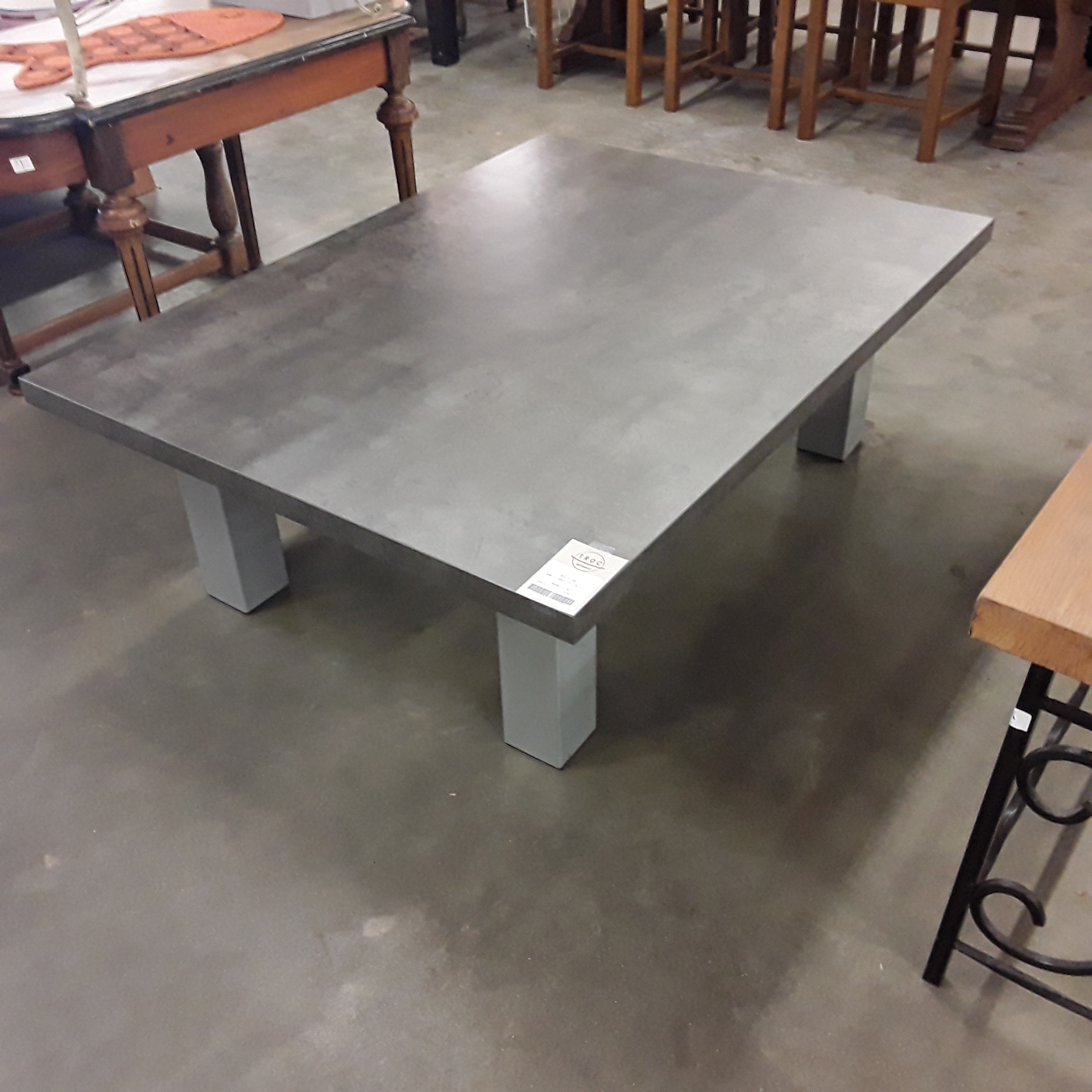 <p>Table de salon 120 x 90 cm<br />45,00 € T.T.C<br /><a href="/Article/121768?type=depose" style="color:white;" target="_blank">Lien vers l&#39;article</a></p>