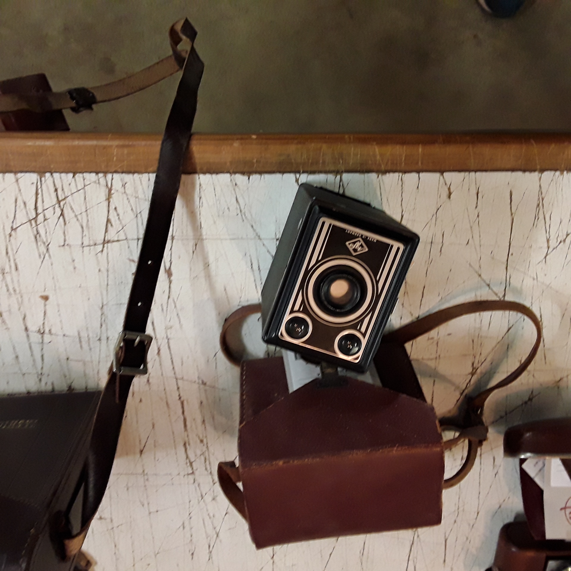 <p>Appareil photo AGFA<br />pochette cuir brun<br />50,00 € T.T.C<br /><a href="/Article/123166?type=depose" style="color:white;" target="_blank">Lien vers l'article</a></p>