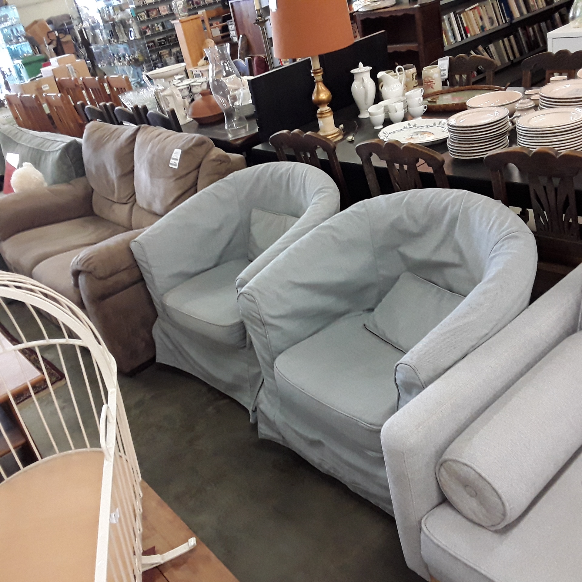 <p>Paire fauteuil <br />!! 1 pied recollé !!<br />60,00 € T.T.C<br /><a href="/Article/121509?type=depose" style="color:white;" target="_blank">Lien vers l&#39;article</a></p>