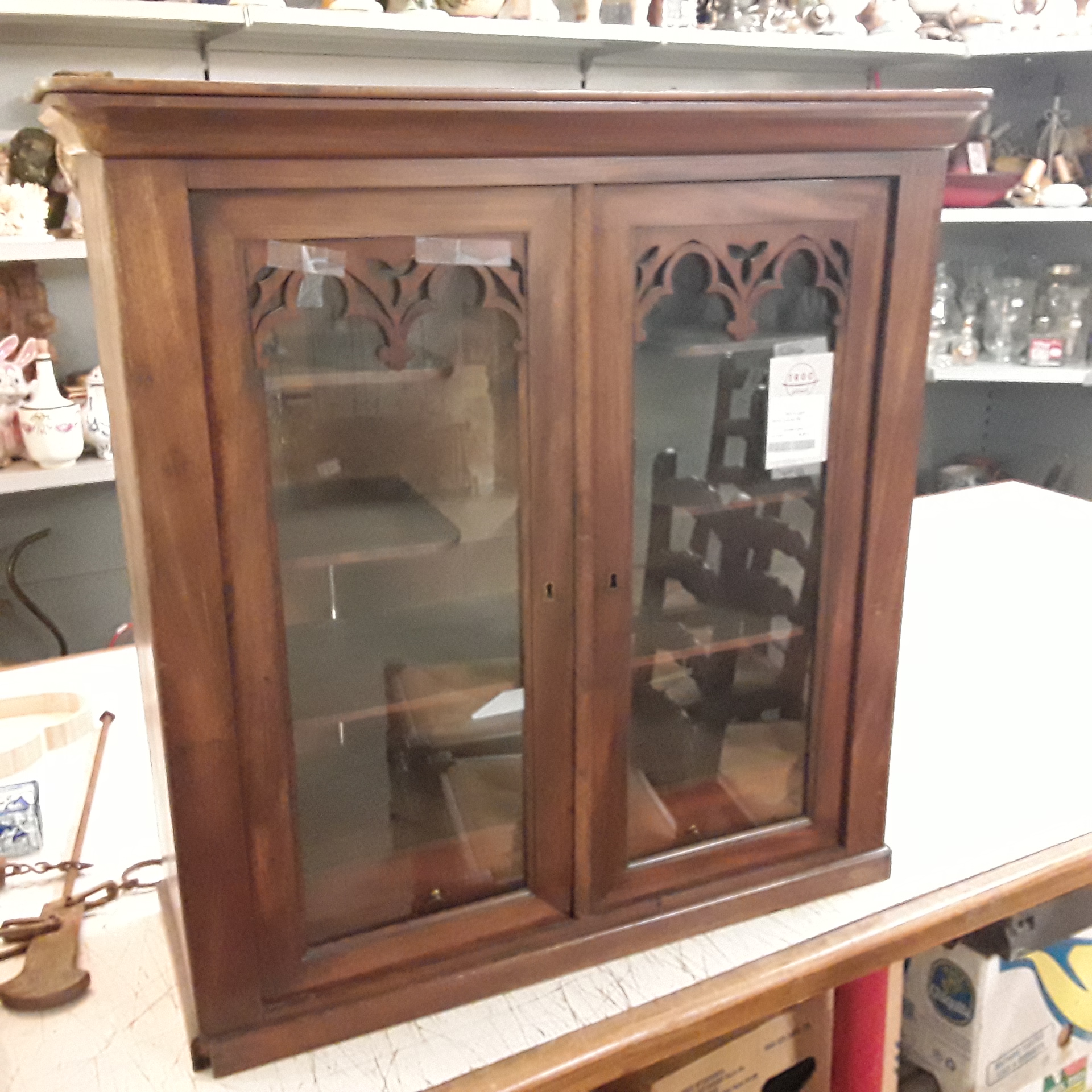 <p>Vitrine 2 portes PM<br />40,00 € T.T.C<br /><a href="/Article/122695?type=depose" style="color:white;" target="_blank">Lien vers l&#39;article</a></p>