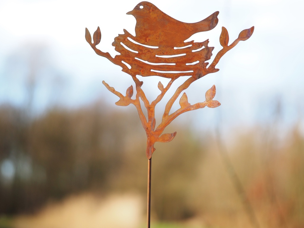 <p>Pique oiseau nid<br />14126<br />19,90 € T.T.C<br /><a href="/Article/4652?type=neuf" style="color:white;" target="_blank">Lien vers l'article</a></p>