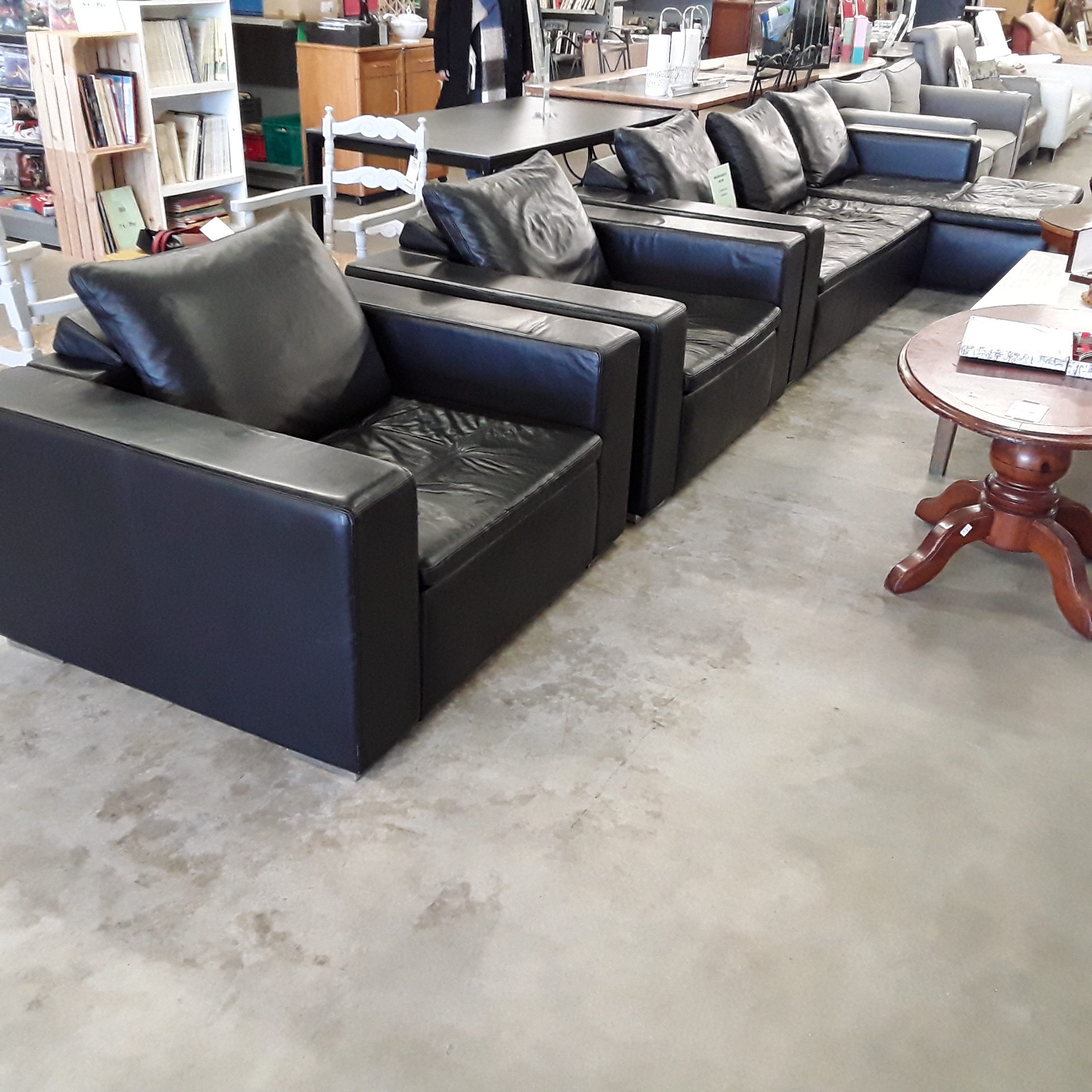 <p>Salon d'angle en cuir +<br />2 clubs BoConcept + ACS<br />600,00 € T.T.C<br /><a href="/Article/122930?type=depose" style="color:white;" target="_blank">Lien vers l'article</a></p>