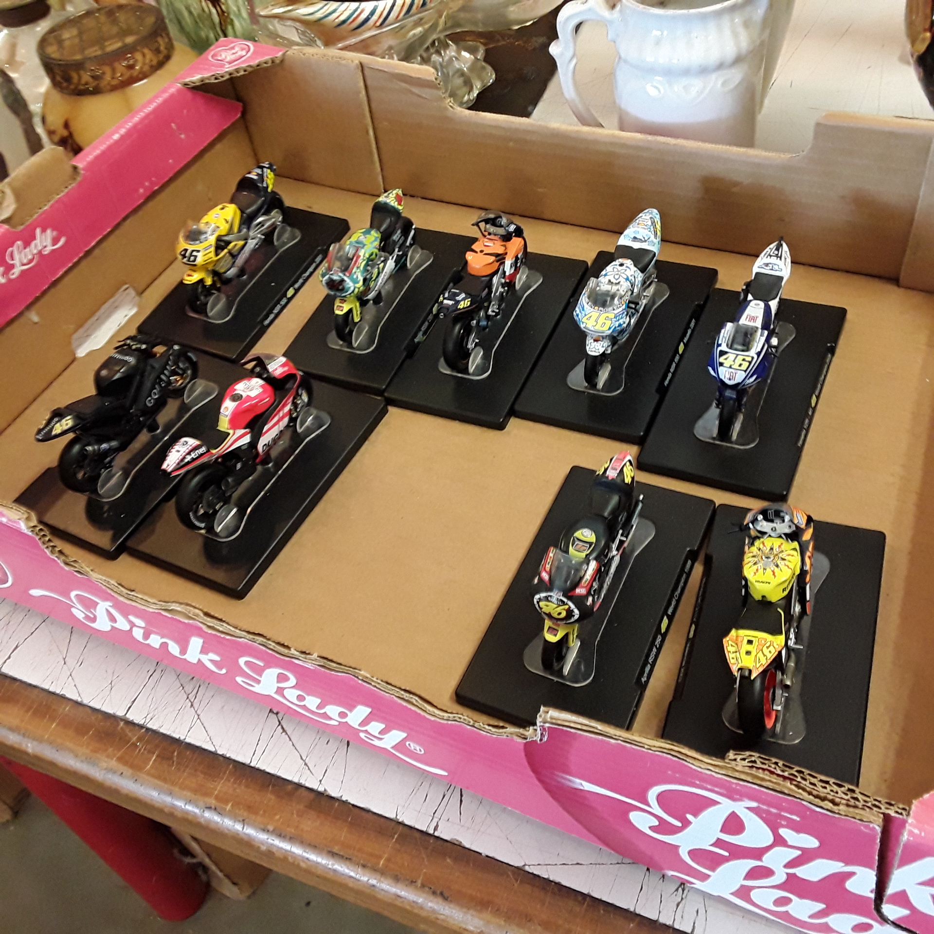 <p>Moto modèle réduit sur socle<br />8,00 € T.T.C<br /><a href="/Article/122651?type=depose" style="color:white;" target="_blank">Lien vers l&#39;article</a></p>