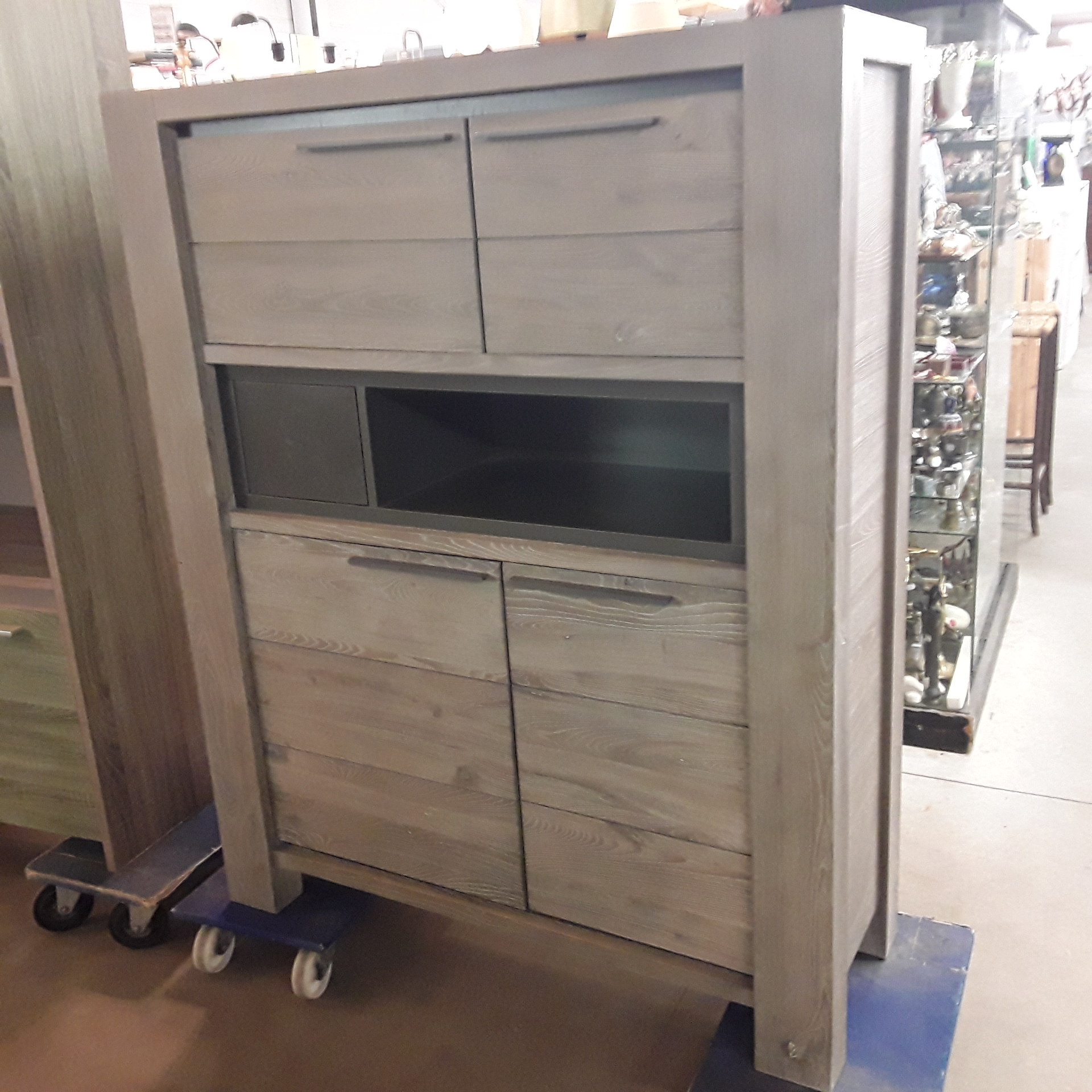 <p>Meuble 4 portes XOOON<br />120,00 € T.T.C<br /><a href="/Article/122622?type=depose" style="color:white;" target="_blank">Lien vers l&#39;article</a></p>