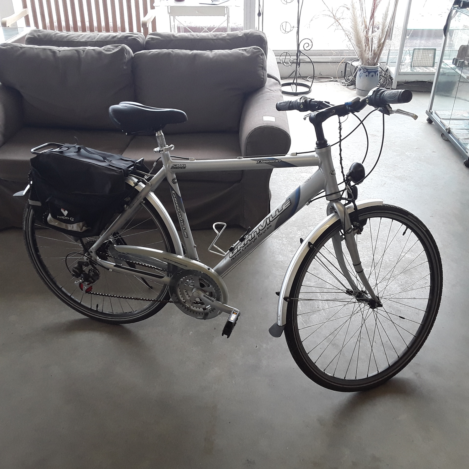 <p>Vélo Granville avec sacoche<br />75,00 € T.T.C<br /><a href="/Article/122349?type=depose" style="color:white;" target="_blank">Lien vers l&#39;article</a></p>