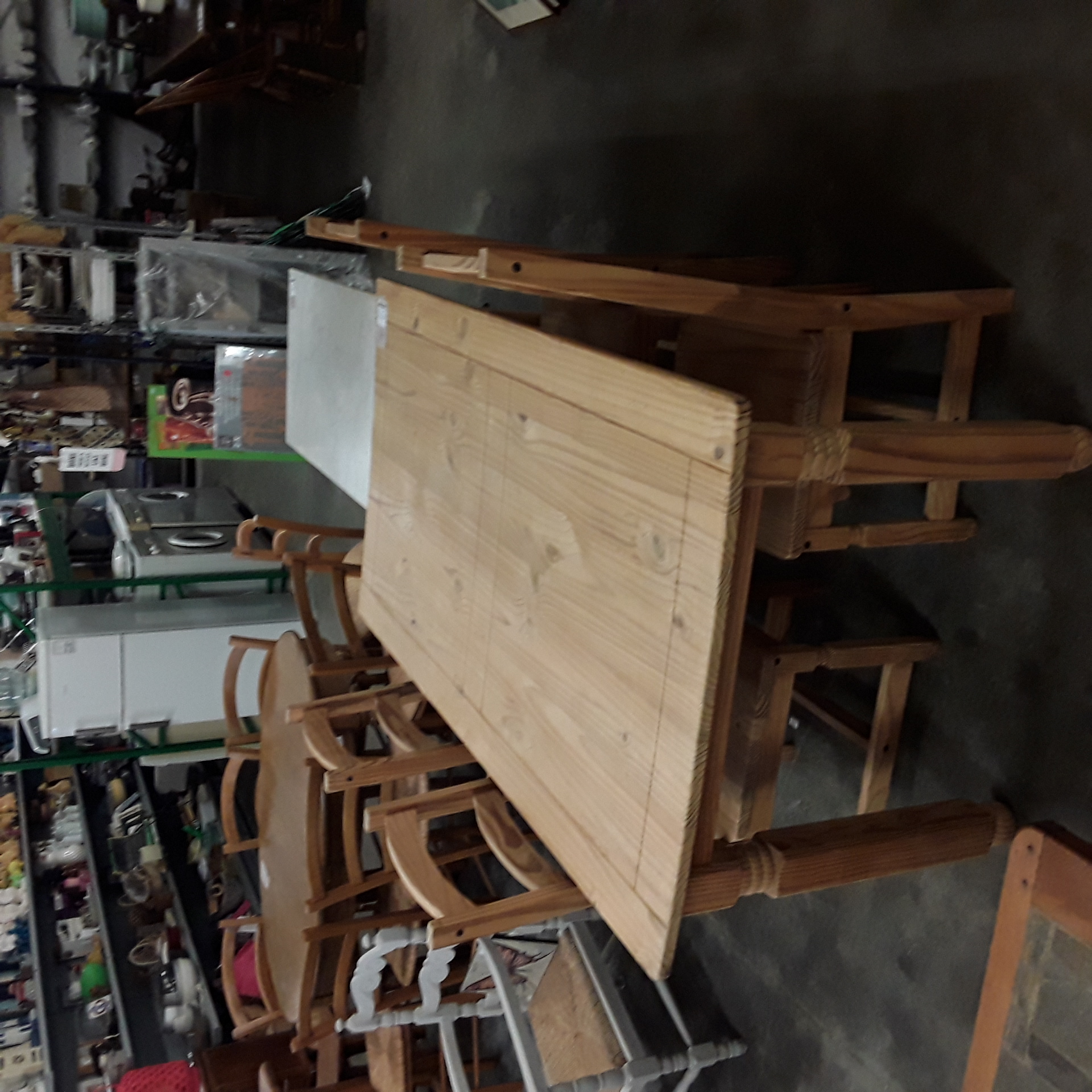 <p>Table en pin + chaises en pin<br />L:160cm *90cm<br />150,00 € T.T.C<br /><a href="/Article/123326?type=depose" style="color:white;" target="_blank">Lien vers l'article</a></p>