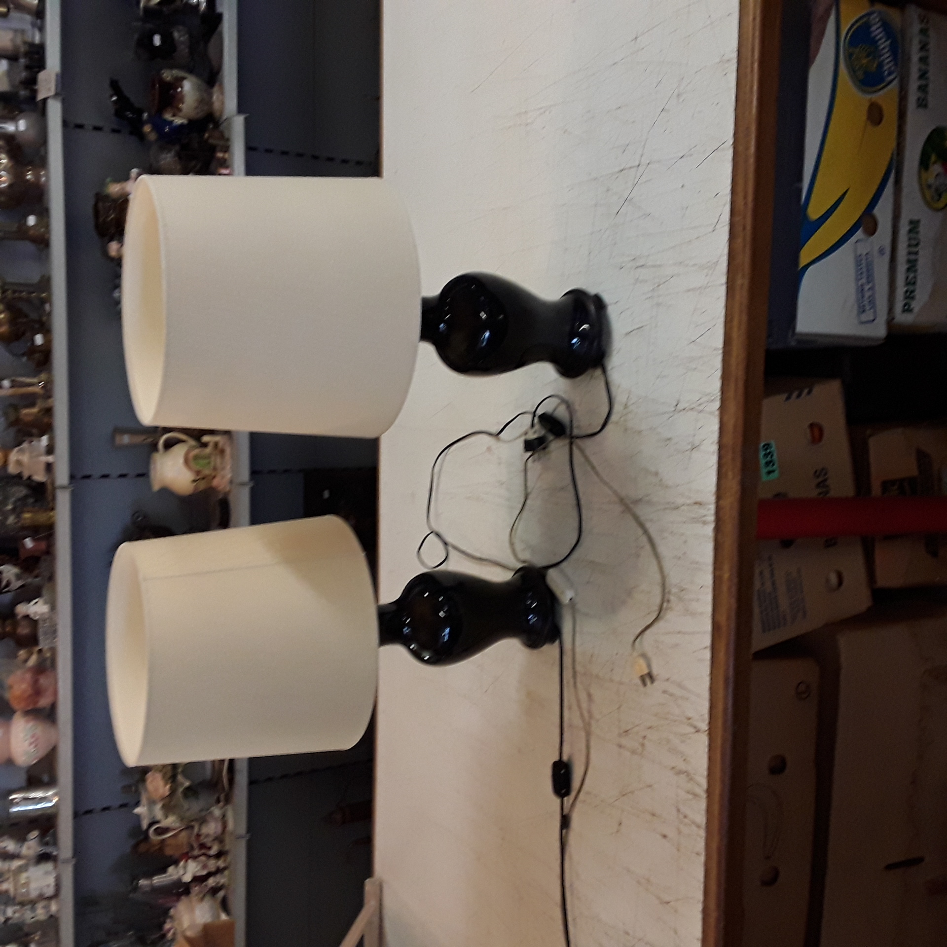 <p>Lampe de chevet noir<br />20,00 € T.T.C<br /><a href="/Article/124646?type=depose" style="color:white;" target="_blank">Lien vers l'article</a></p>