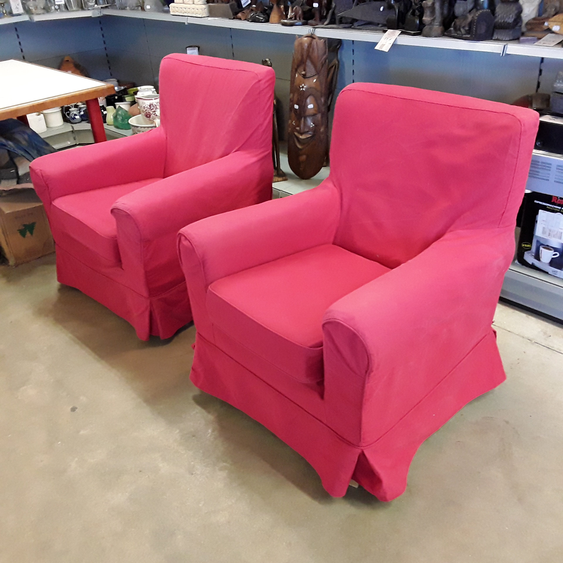 <p>Paire de Fauteuils IKEA<br />Ektorp rouges<br />100,00 € T.T.C<br /><a href="/Article/122978?type=depose" style="color:white;" target="_blank">Lien vers l'article</a></p>